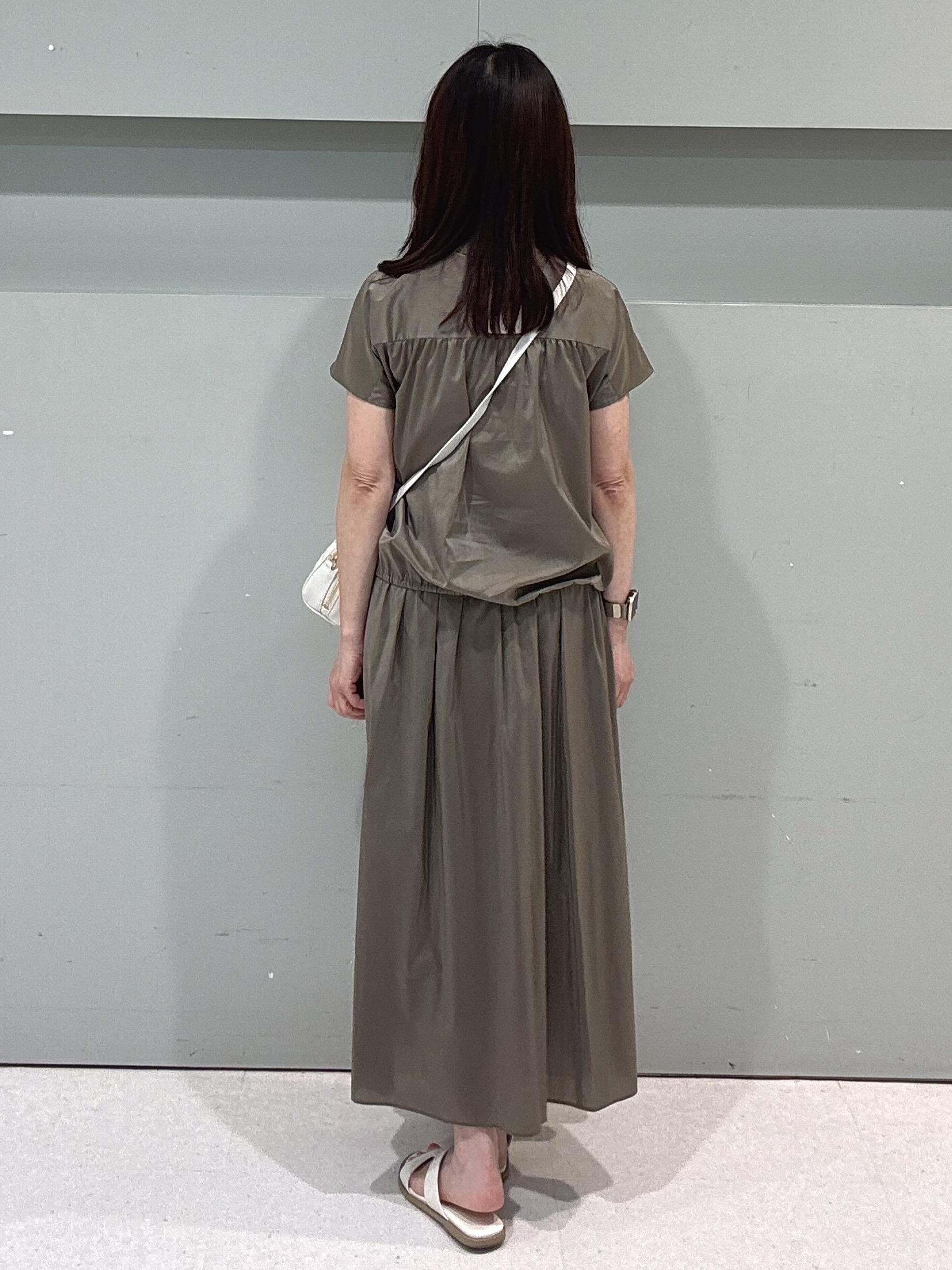 makiさんの「UNTITLED｜【セットアップ可/軽量/清涼感】ローンギャザーブラウス」を使ったコーディネート