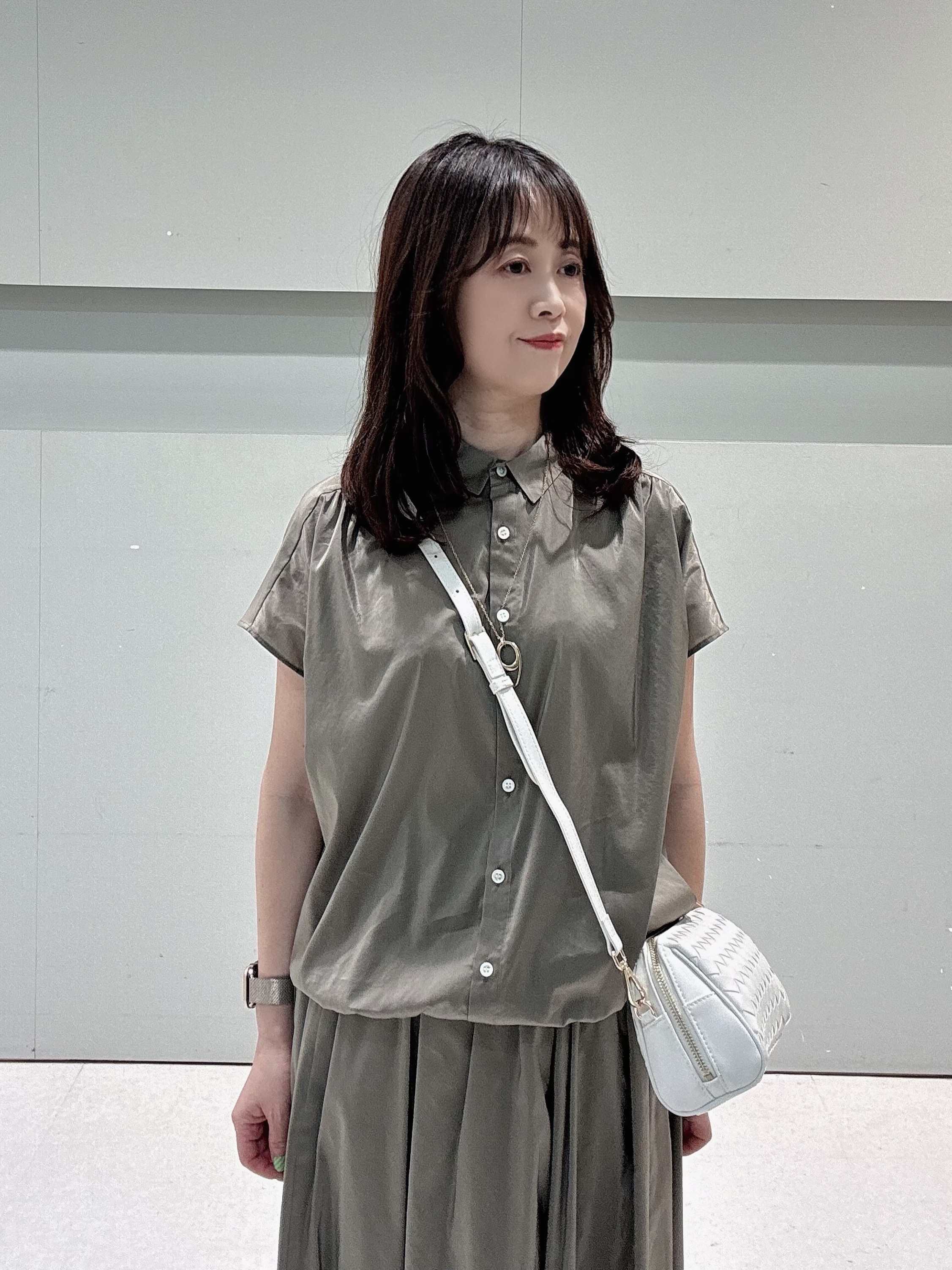 makiさんの「UNTITLED｜【セットアップ可/軽量/清涼感】ローンギャザーブラウス」を使ったコーディネート
