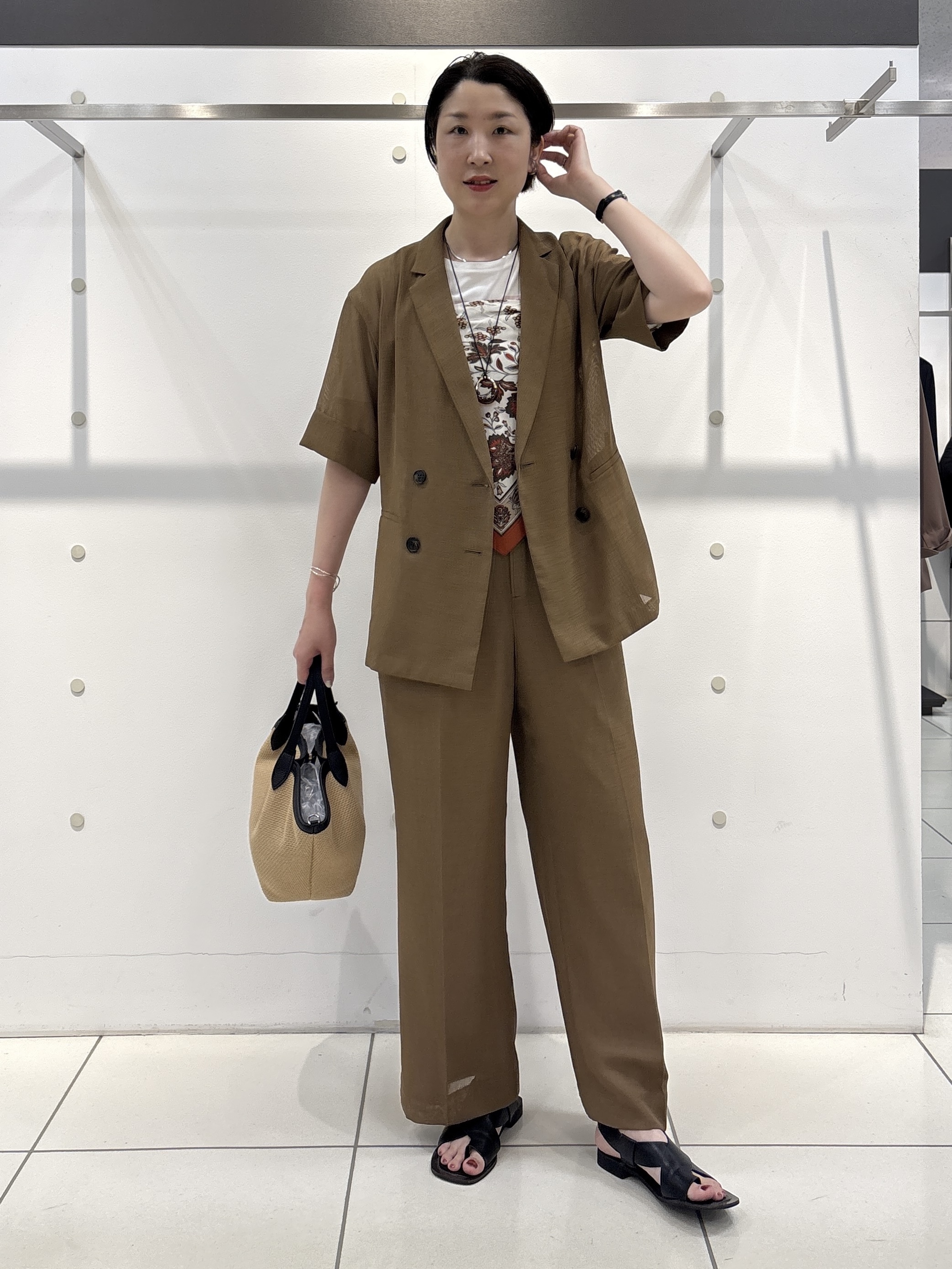 yuriさんの「INDIVI｜【洗える／メッシュ素材／SETUP可能】半袖シアージャケット」を使ったコーディネート
