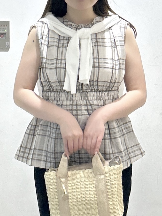 sayaさんの「OPAQUE.CLIP｜【接触冷感】ビジューボタンカーディガン《抗ピリング／洗濯機OK》」を使ったコーディネート