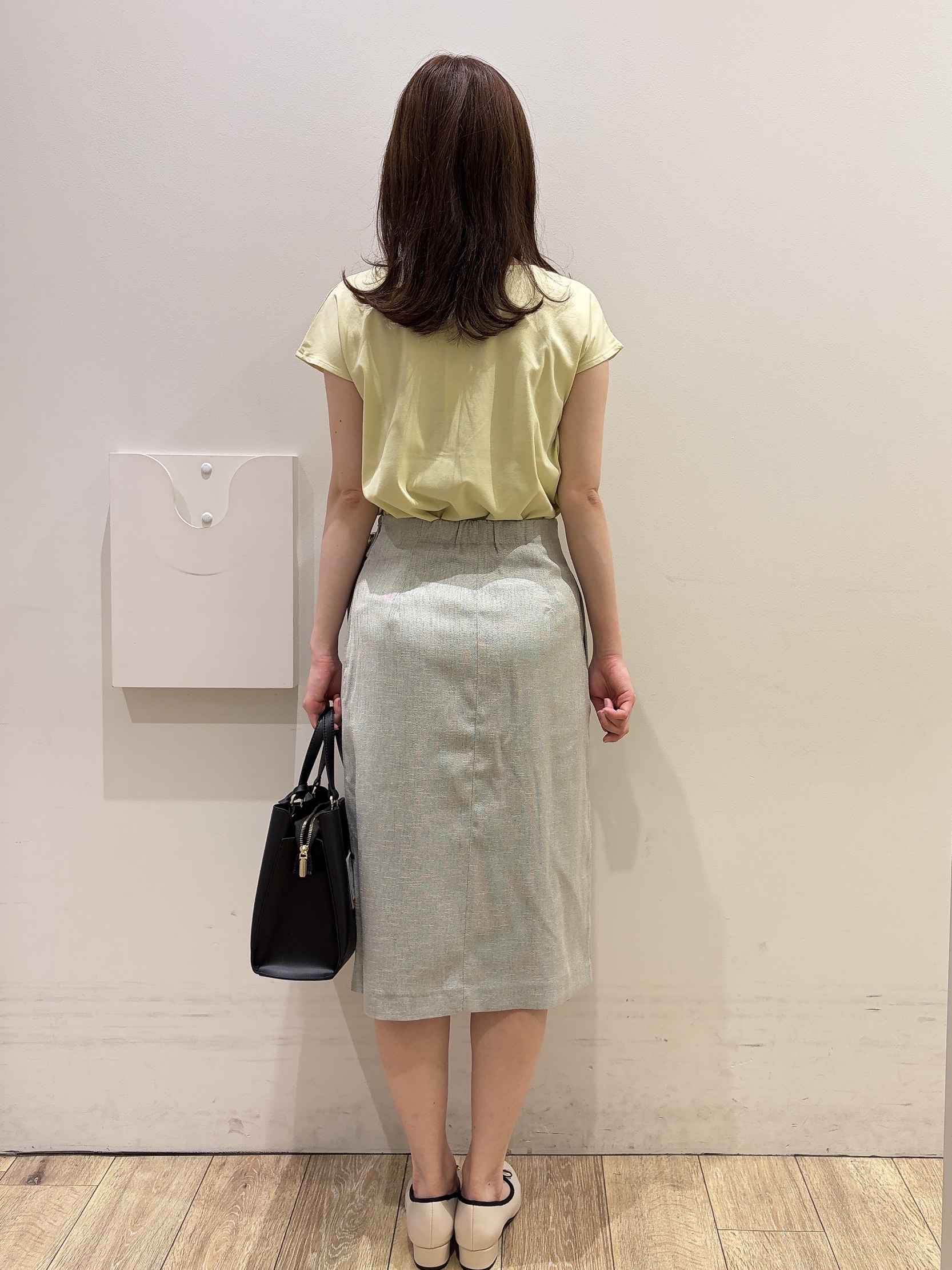 MOMOさんの「index｜【接触冷感】ビジューキーネックフレンチトップス《UVケア／洗濯機OK／XS～3L／8col》」を使ったコーディネート
