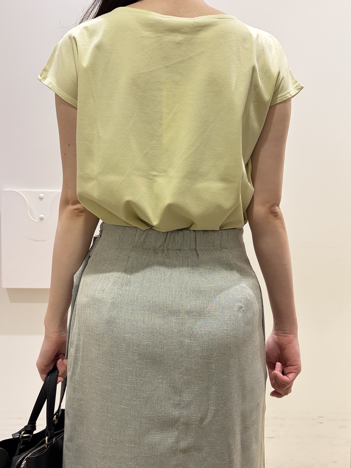 MOMOさんの「index｜【接触冷感】ビジューキーネックフレンチトップス《UVケア／洗濯機OK／XS～3L／8col》」を使ったコーディネート