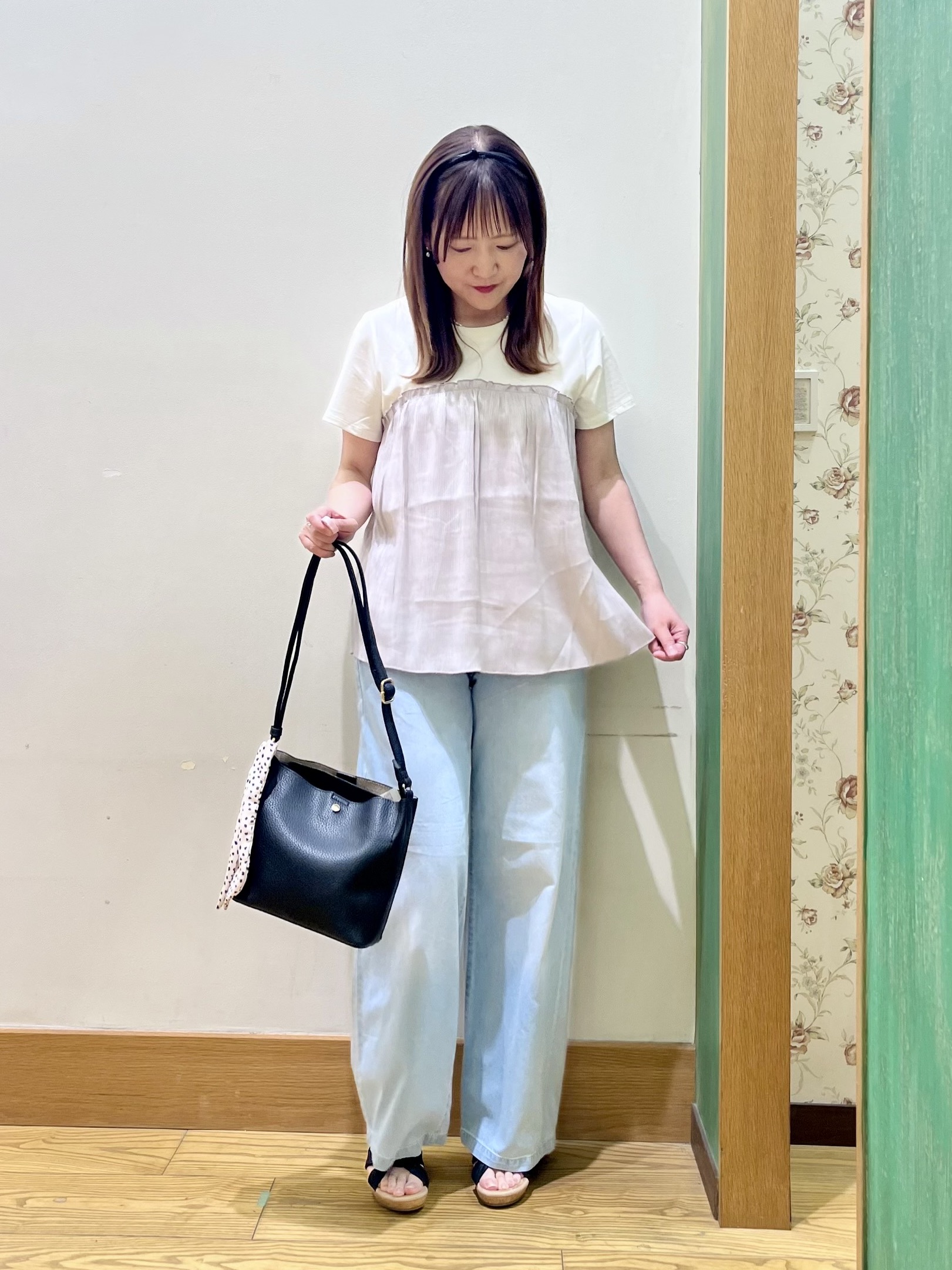 ゆっきーさんの「SHOO･LA･RUE｜【体型カバー】1枚でインせず決まる きらきらビスチェ風Tシャツ」を使ったコーディネート