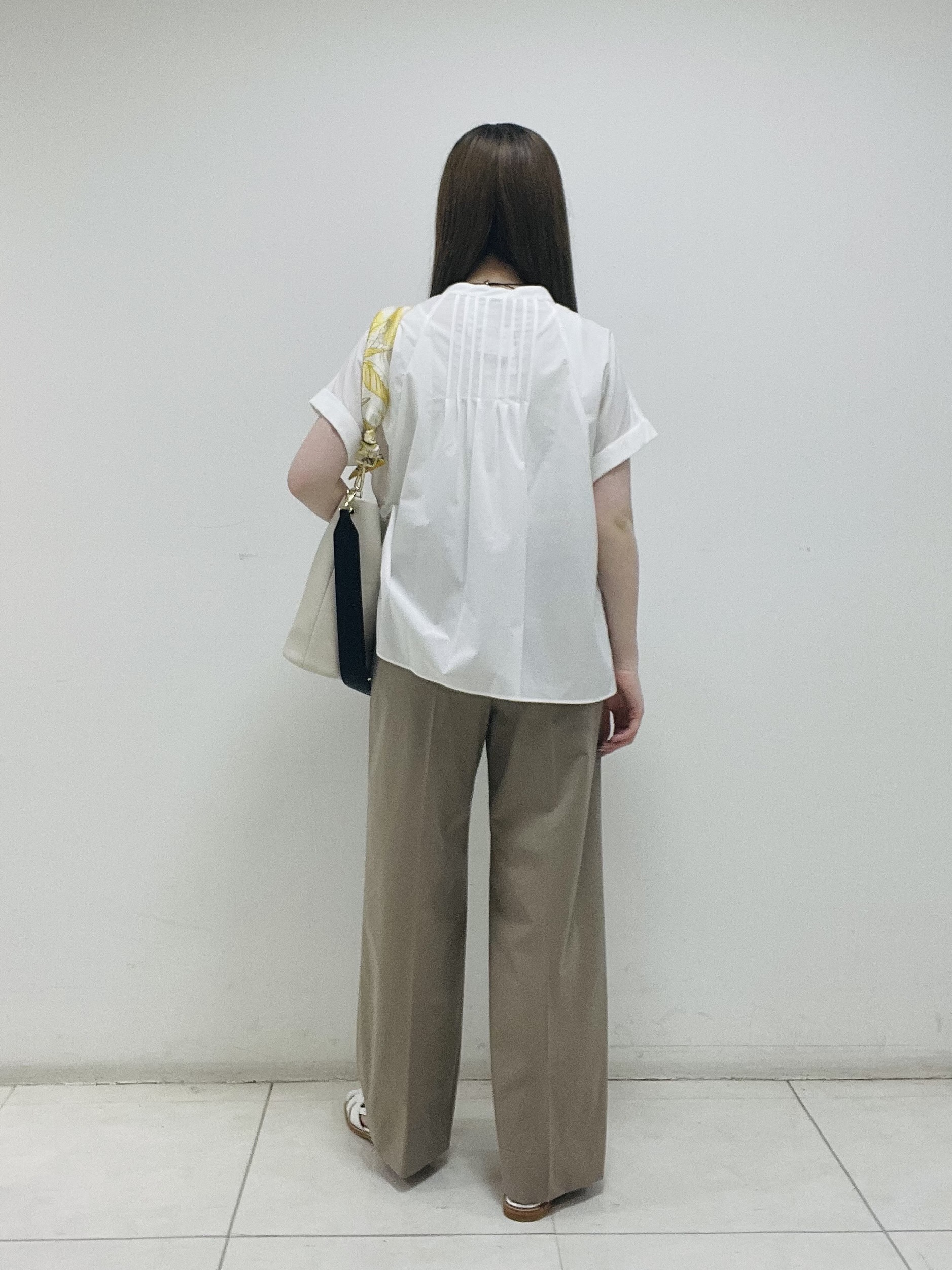 mさんの「INDIVI｜【撥水／UVケア／SETUP可能】軽量タックスキッパーブラウス」を使ったコーディネート