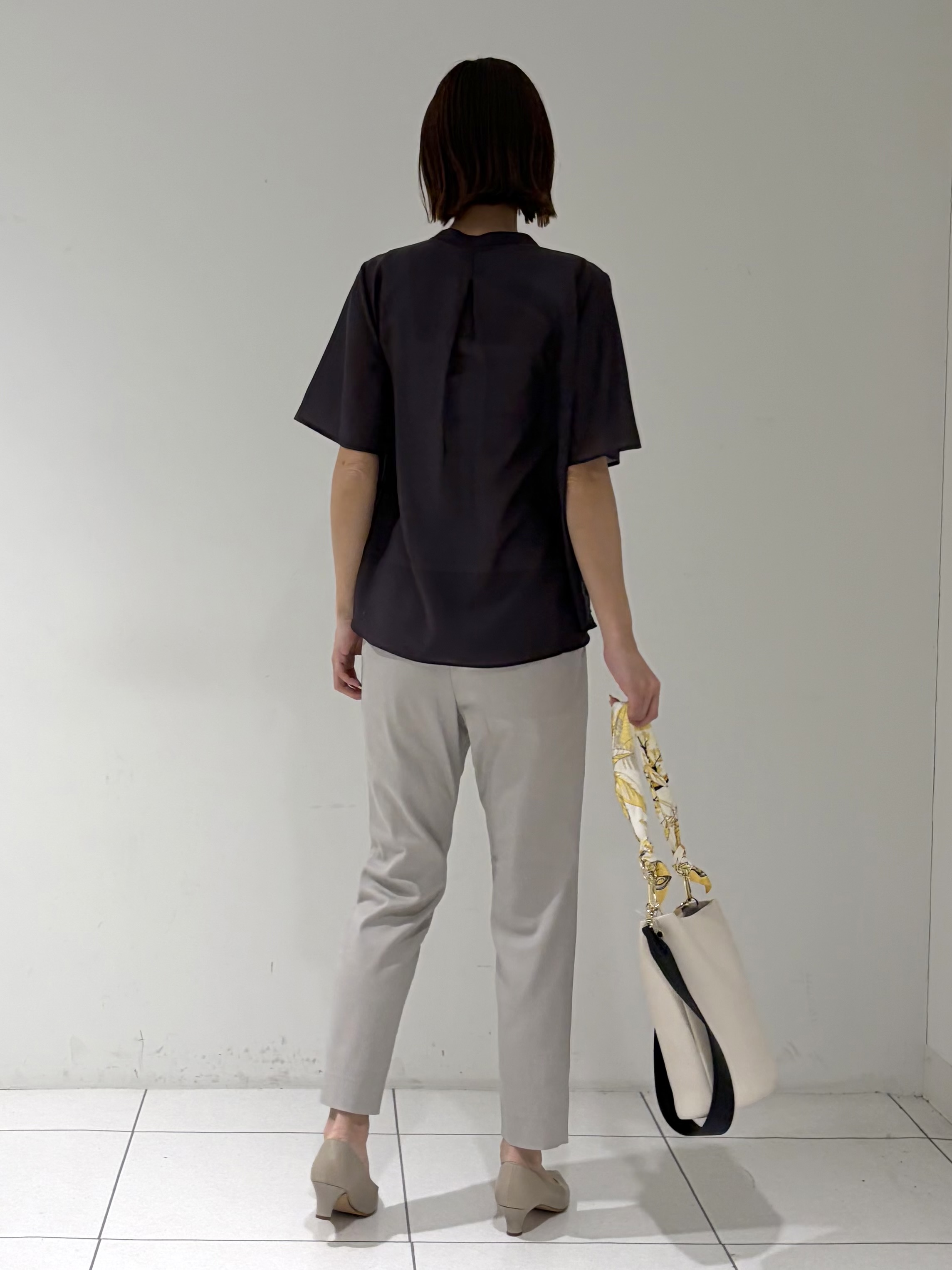 shioriさんの「INDIVI｜【接触冷感/洗える】シアーシャンブレーピンタックブラウス」を使ったコーディネート