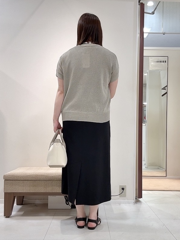 YUIさんの「UNTITLED｜【洗える/清涼感】ドライタッチスリーブレスカーディガン」を使ったコーディネート