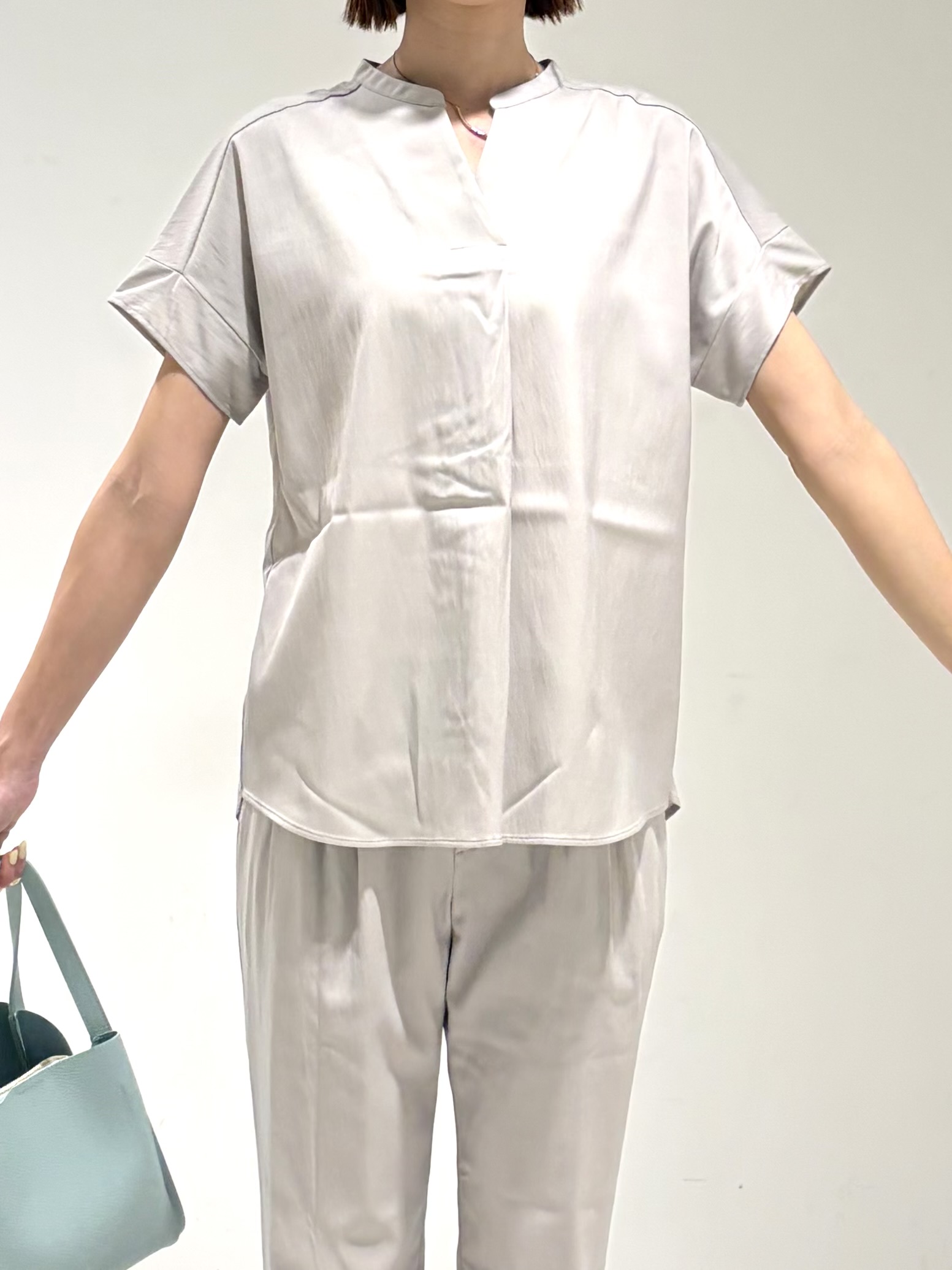 shioriさんの「INDIVI｜【洗える／SETUP可能】スキッパーブラウス」を使ったコーディネート