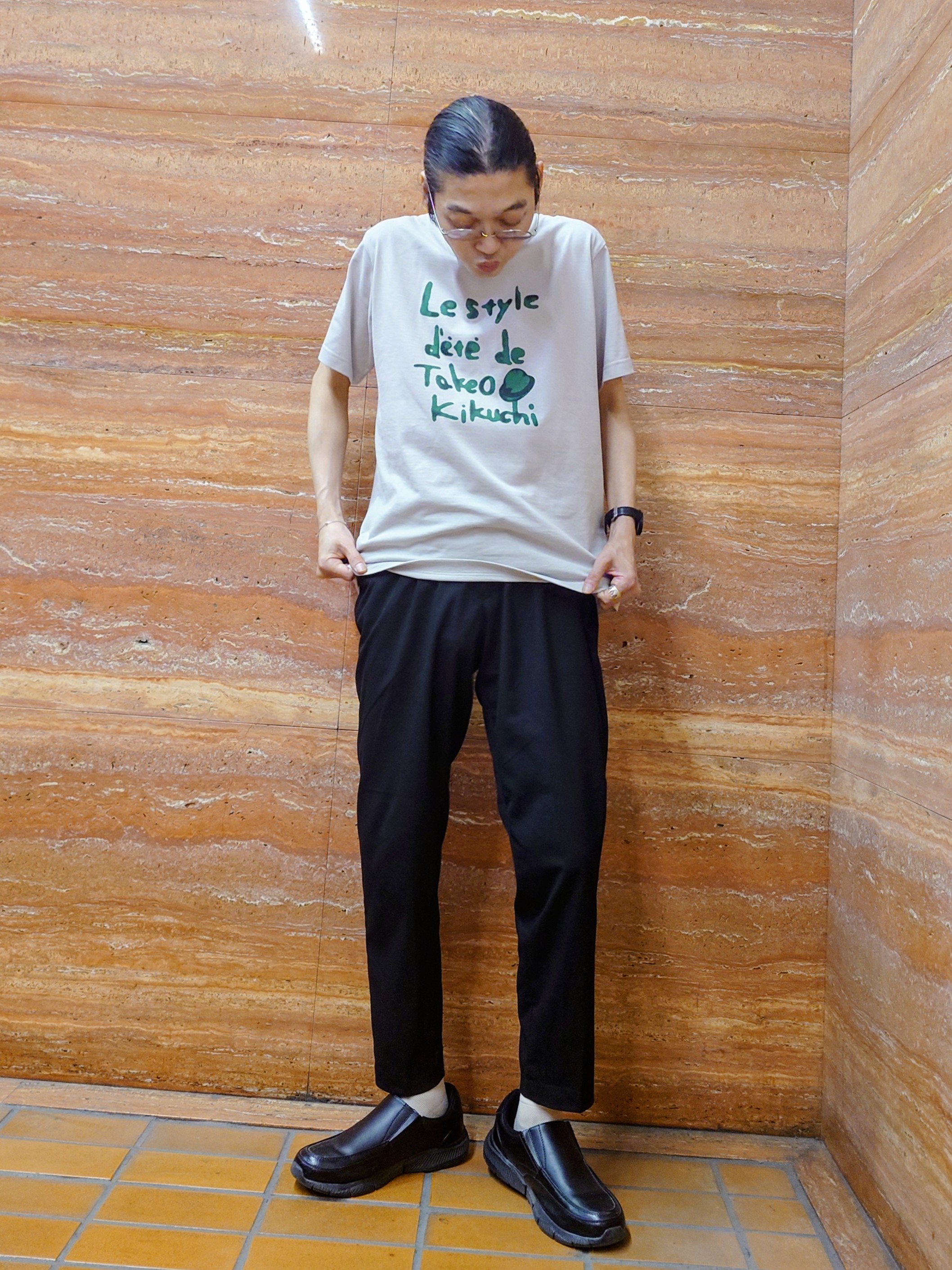 かしげるさんの「TAKEO KIKUCHI｜水彩ペイント アートロゴTシャツ」を使ったコーディネート