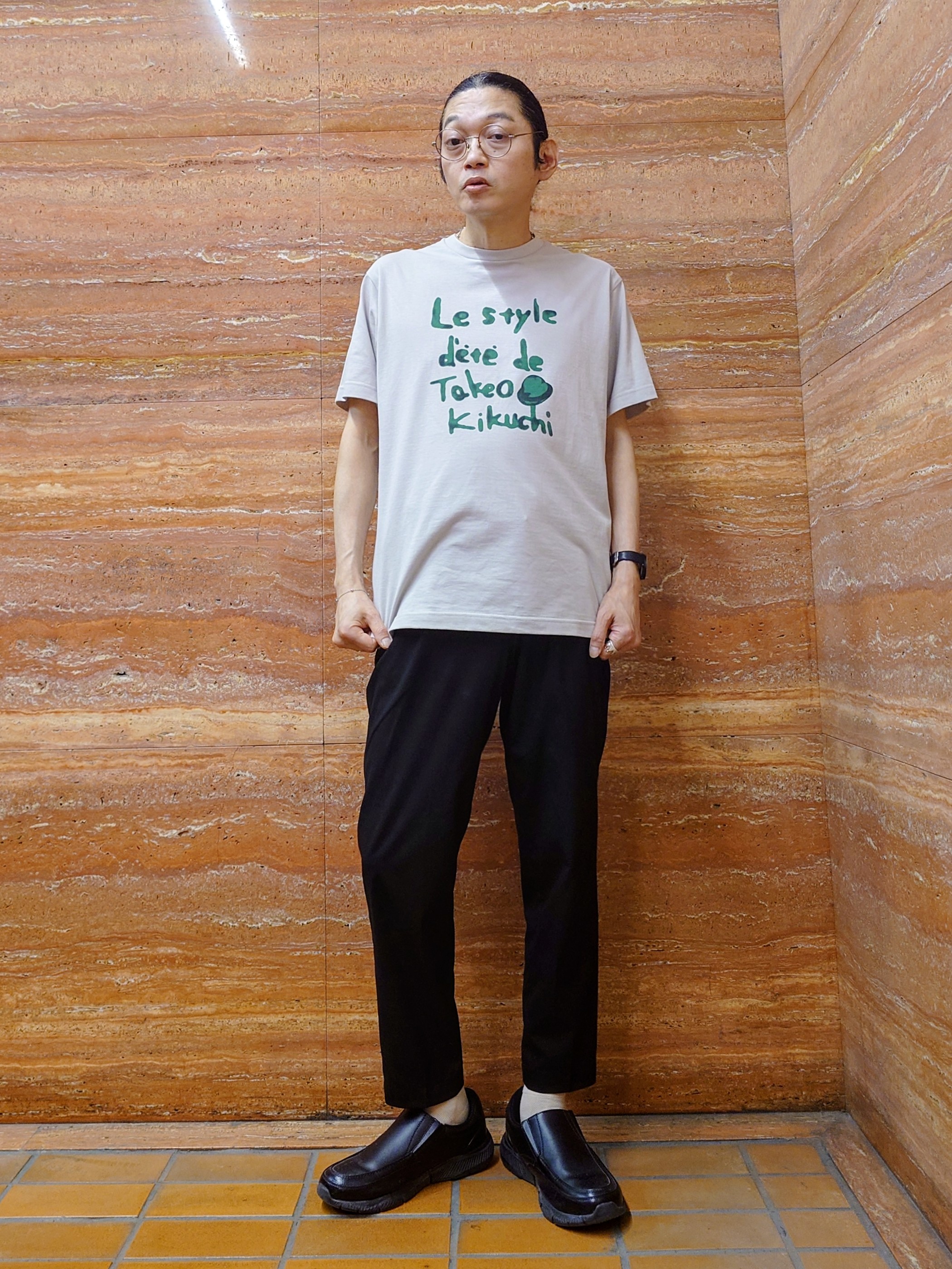 かしげるさんの「TAKEO KIKUCHI｜水彩ペイント アートロゴTシャツ」を使ったコーディネート