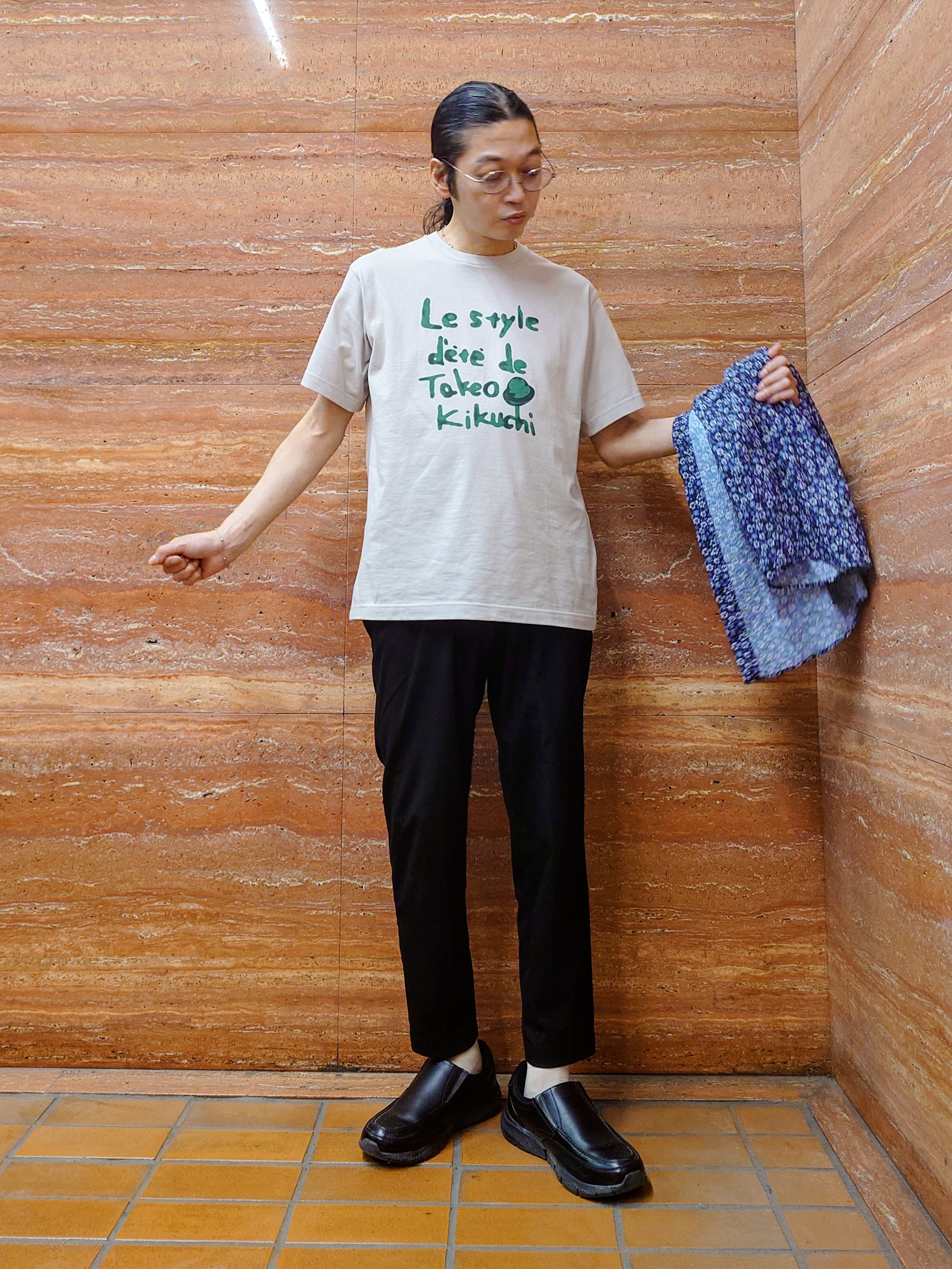かしげるさんの「TAKEO KIKUCHI｜水彩ペイント アートロゴTシャツ」を使ったコーディネート