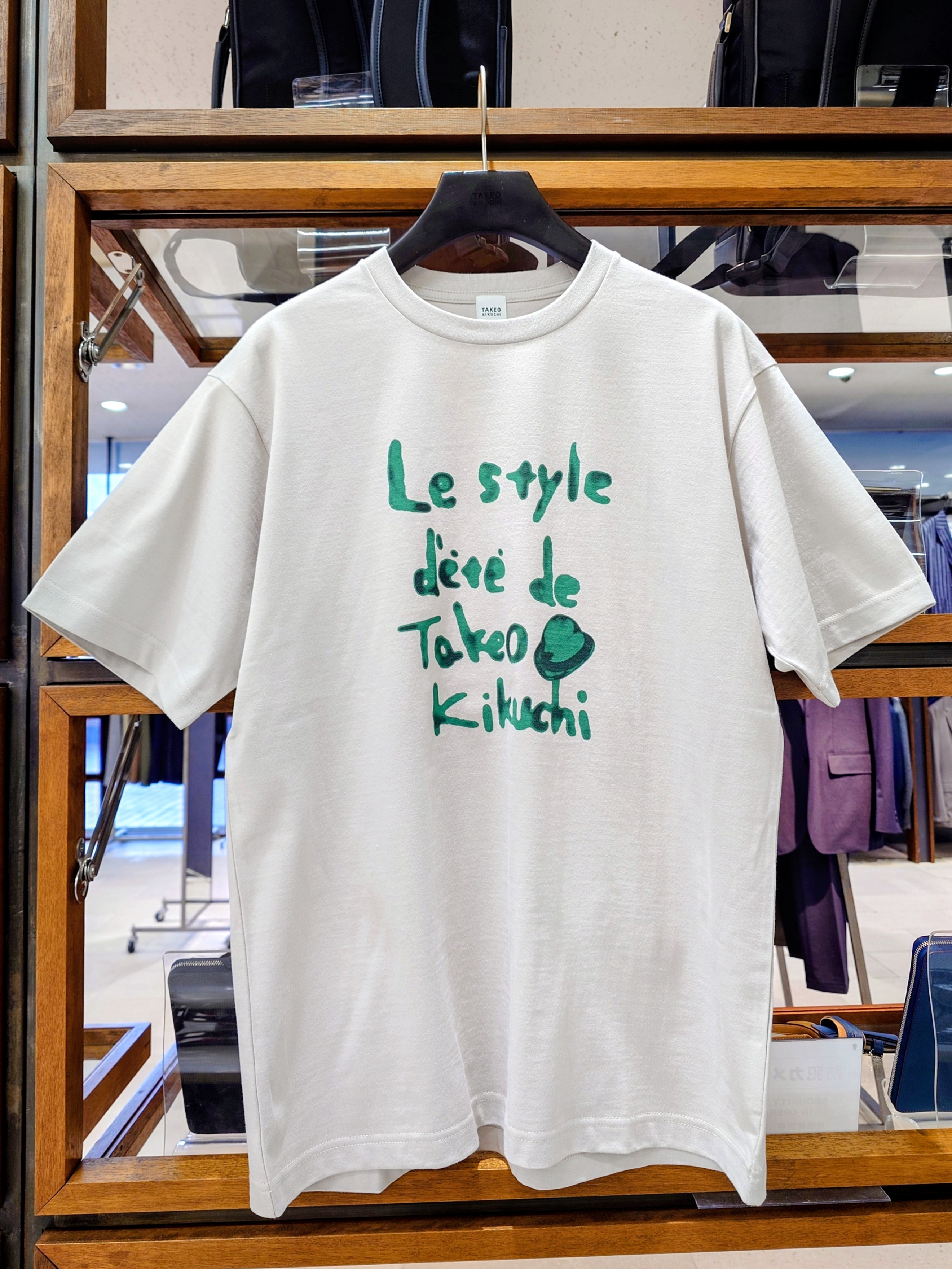 かしげるさんの「TAKEO KIKUCHI｜水彩ペイント アートロゴTシャツ」を使ったコーディネート