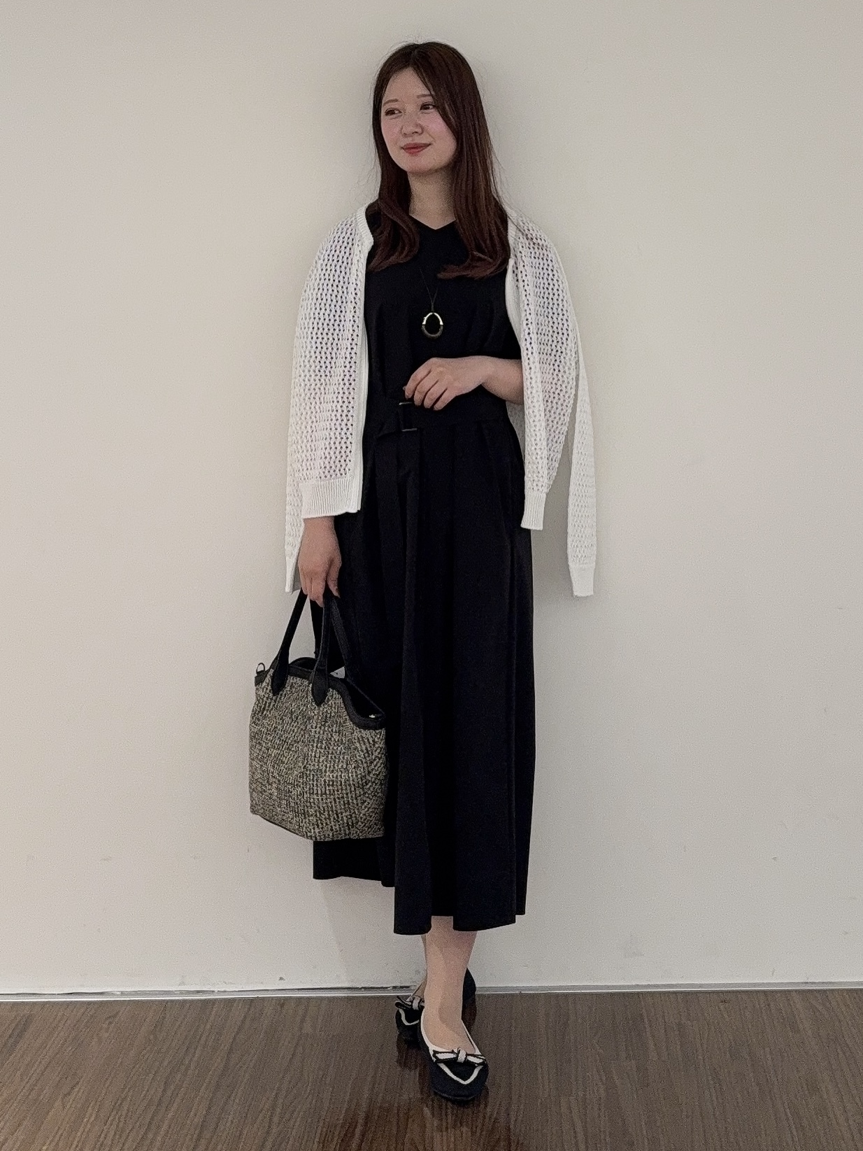 いくみさんの「INDIVI｜【撥水／UVケア／SETUP可能】軽量ベルト付きAラインワンピース」を使ったコーディネート