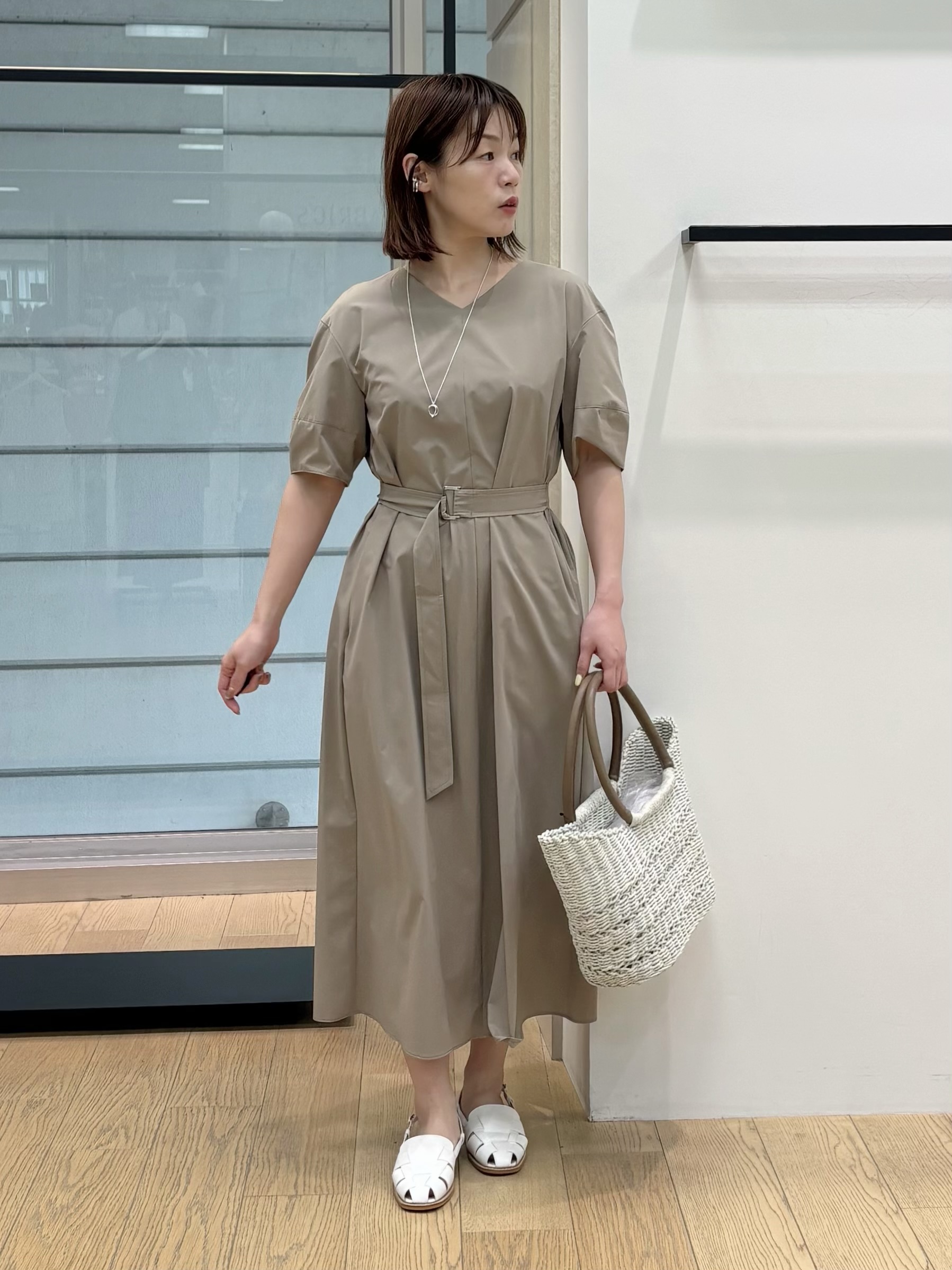 asamiさんの「INDIVI｜【撥水／UVケア／SETUP可能】軽量ベルト付きAラインワンピース」を使ったコーディネート