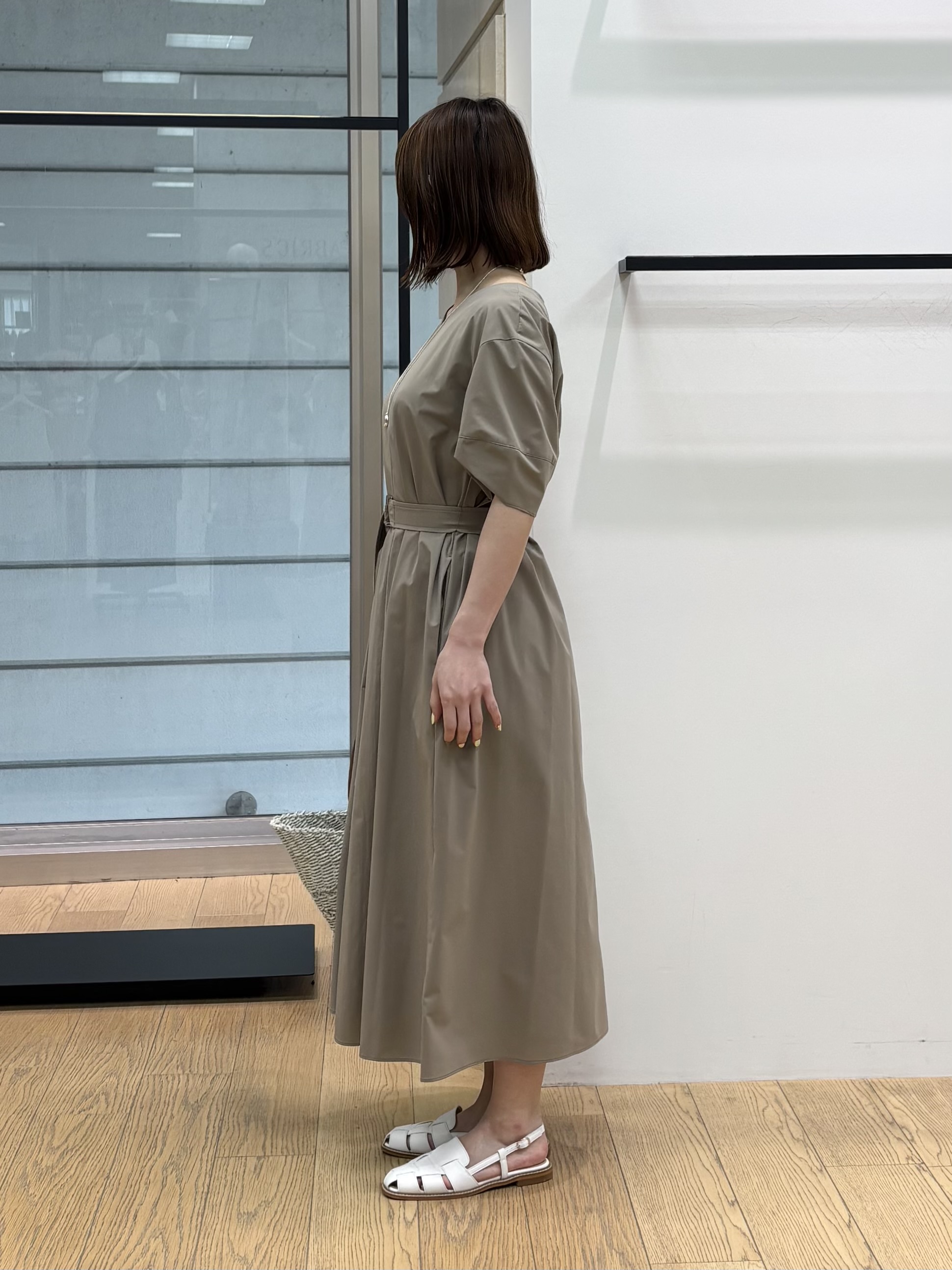 asamiさんの「INDIVI｜【撥水／UVケア／SETUP可能】軽量ベルト付きAラインワンピース」を使ったコーディネート