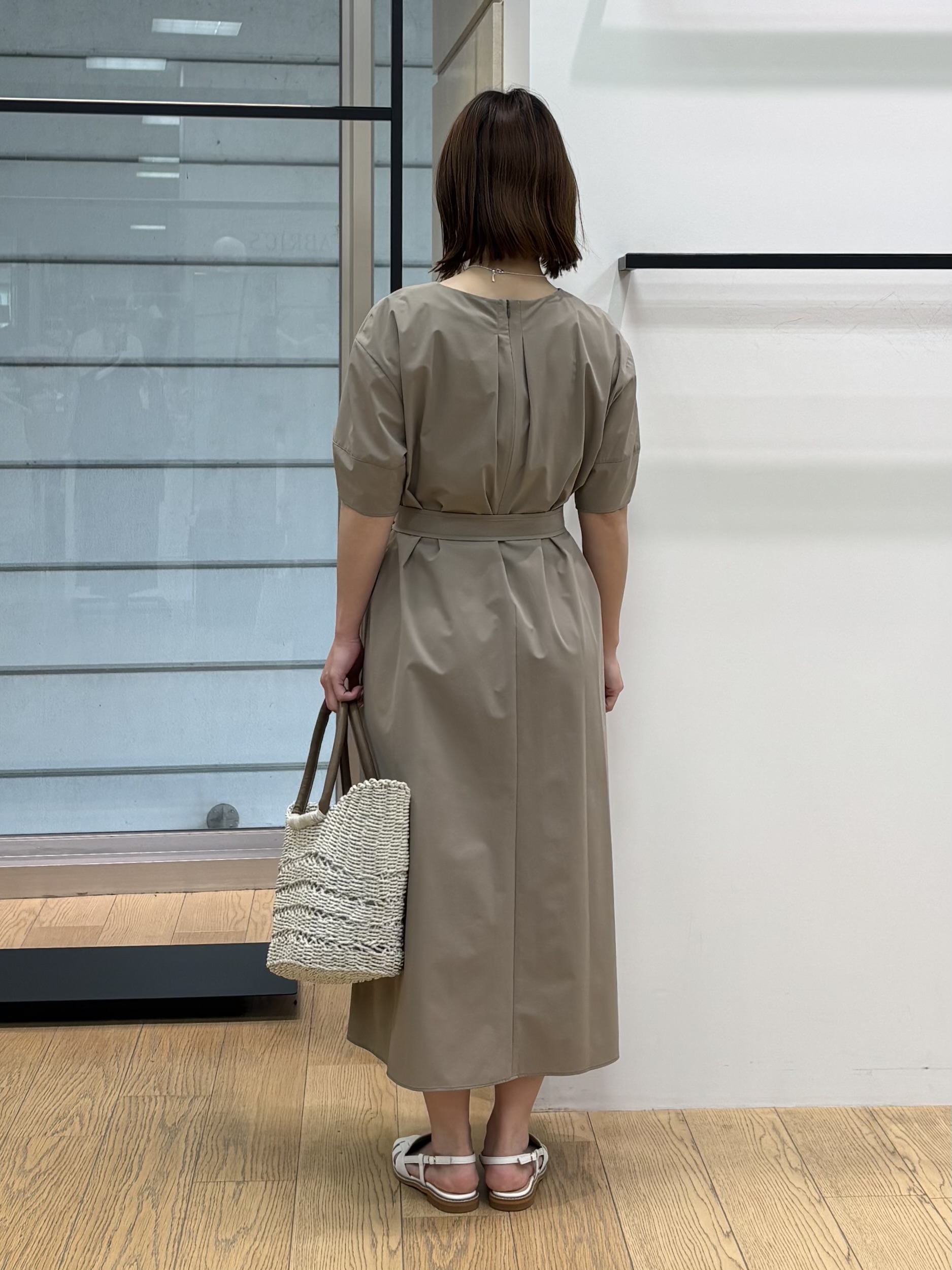 asamiさんの「INDIVI｜【撥水／UVケア／SETUP可能】軽量ベルト付きAラインワンピース」を使ったコーディネート
