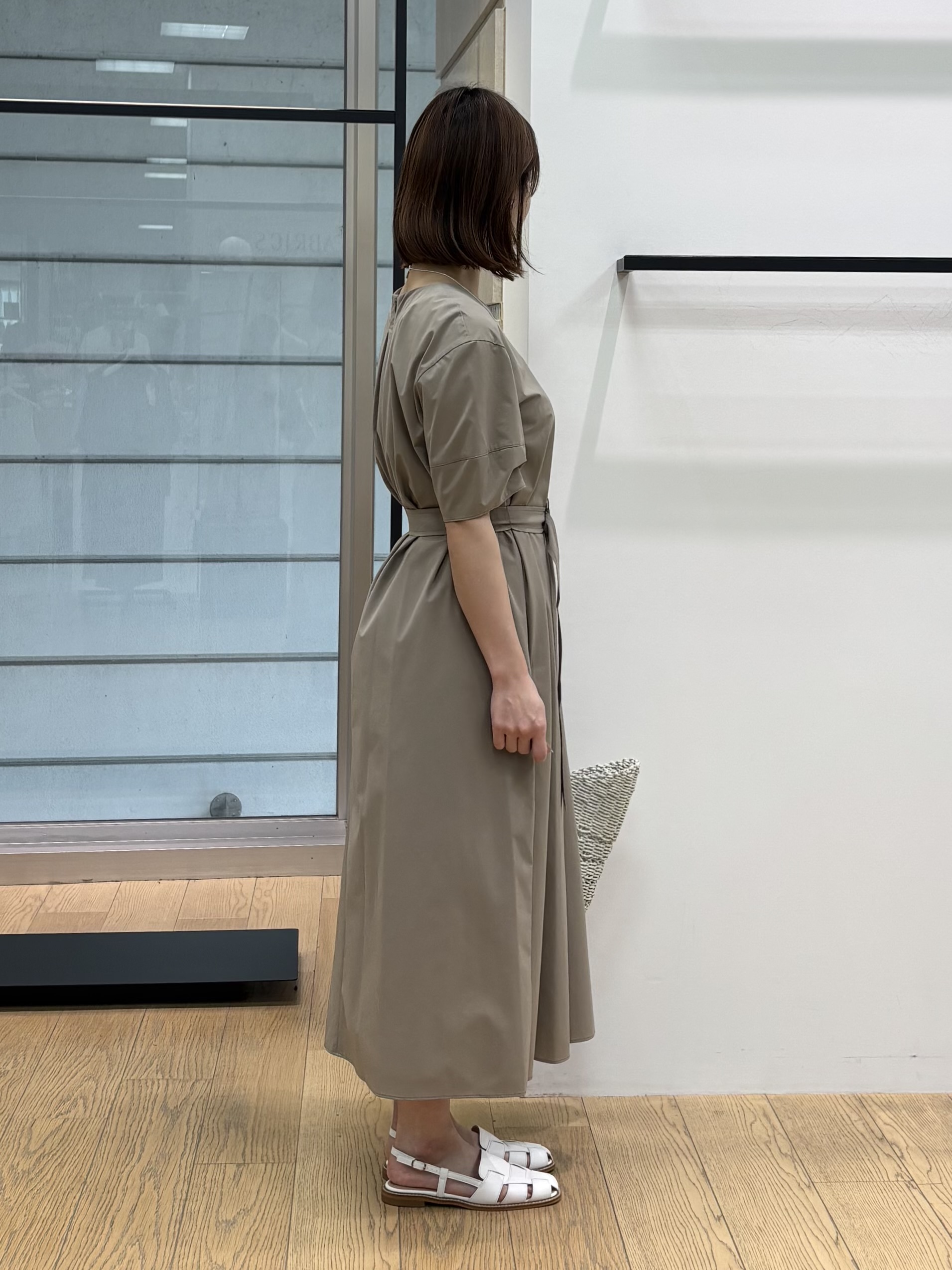 asamiさんの「INDIVI｜【撥水／UVケア／SETUP可能】軽量ベルト付きAラインワンピース」を使ったコーディネート