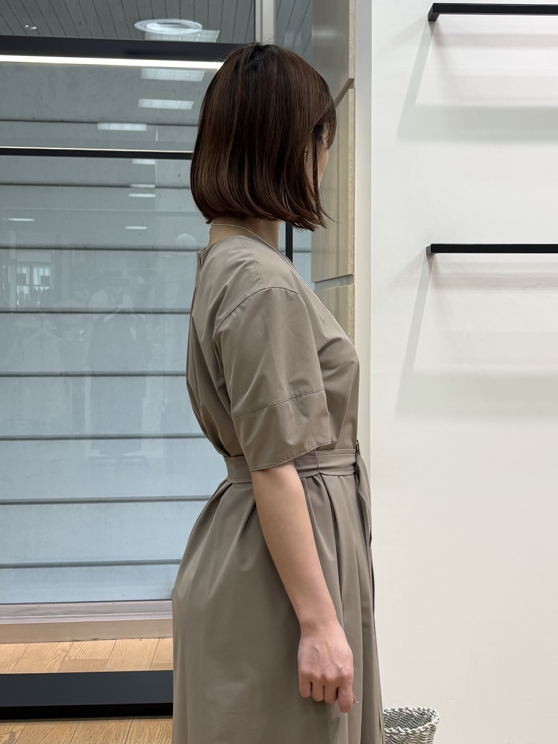 asamiさんの「INDIVI｜【撥水／UVケア／SETUP可能】軽量ベルト付きAラインワンピース」を使ったコーディネート