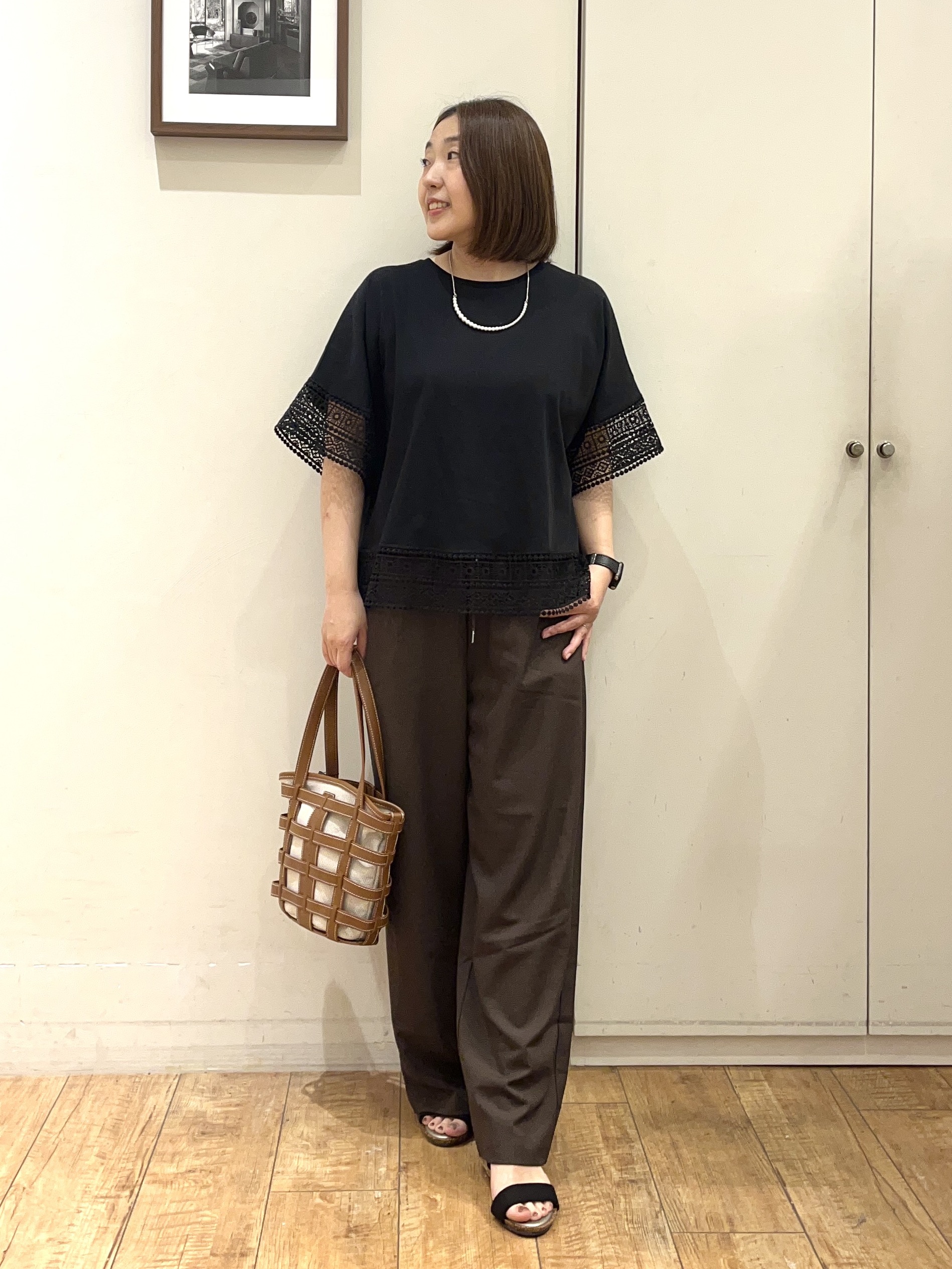 harusakuさんの「SHOO･LA･RUE｜【洗濯機可/体型カバー/S-LL】レース使いがポイント デザインTシャツ」を使ったコーディネート