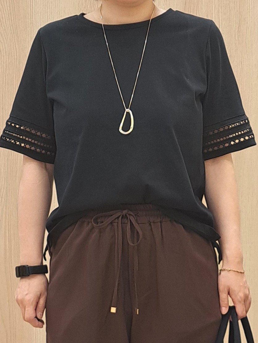 ふるさんの「grove｜【二の腕カバー/UV】袖口透かし刺繍Tシャツ」を使ったコーディネート