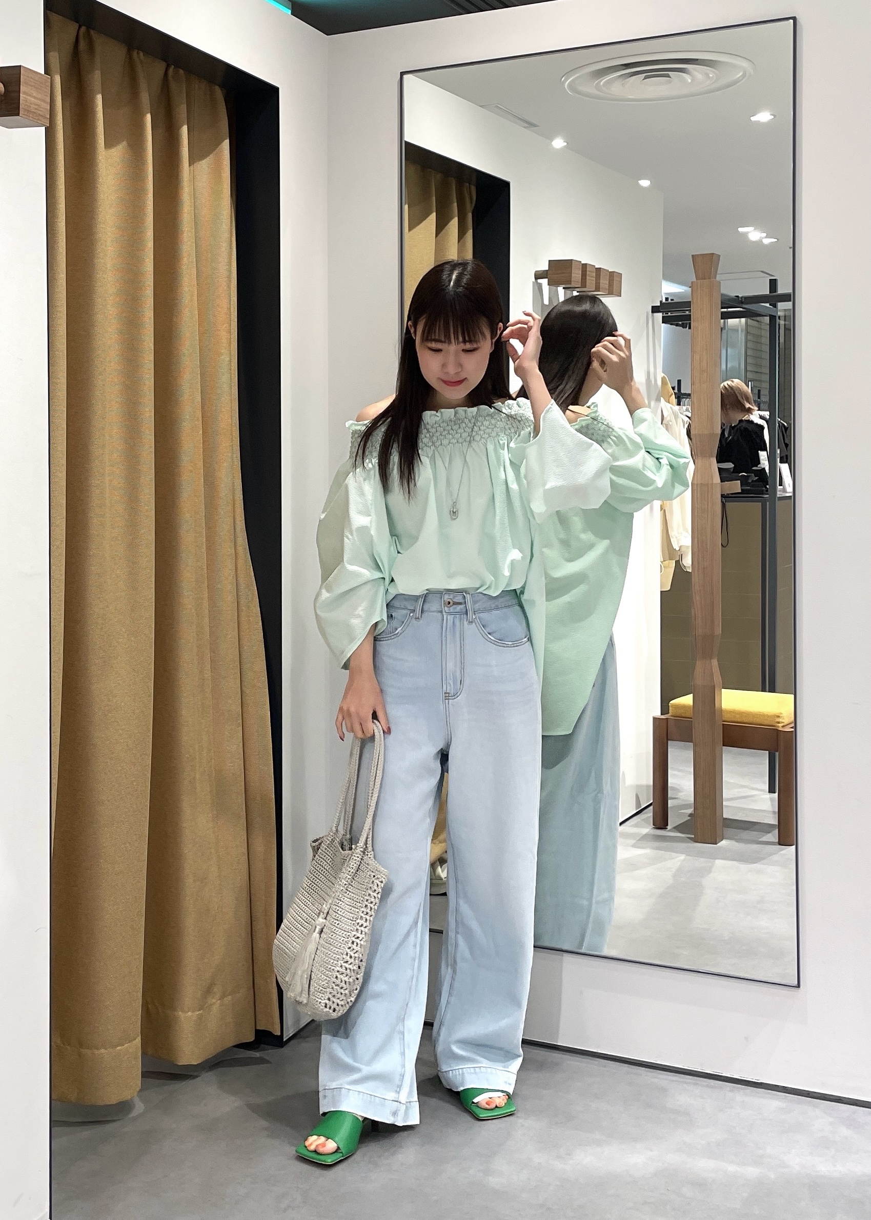 Renoさんの「INDIVI｜サッカーオフショルブラウス【再入荷／2WAY】」を使ったコーディネート