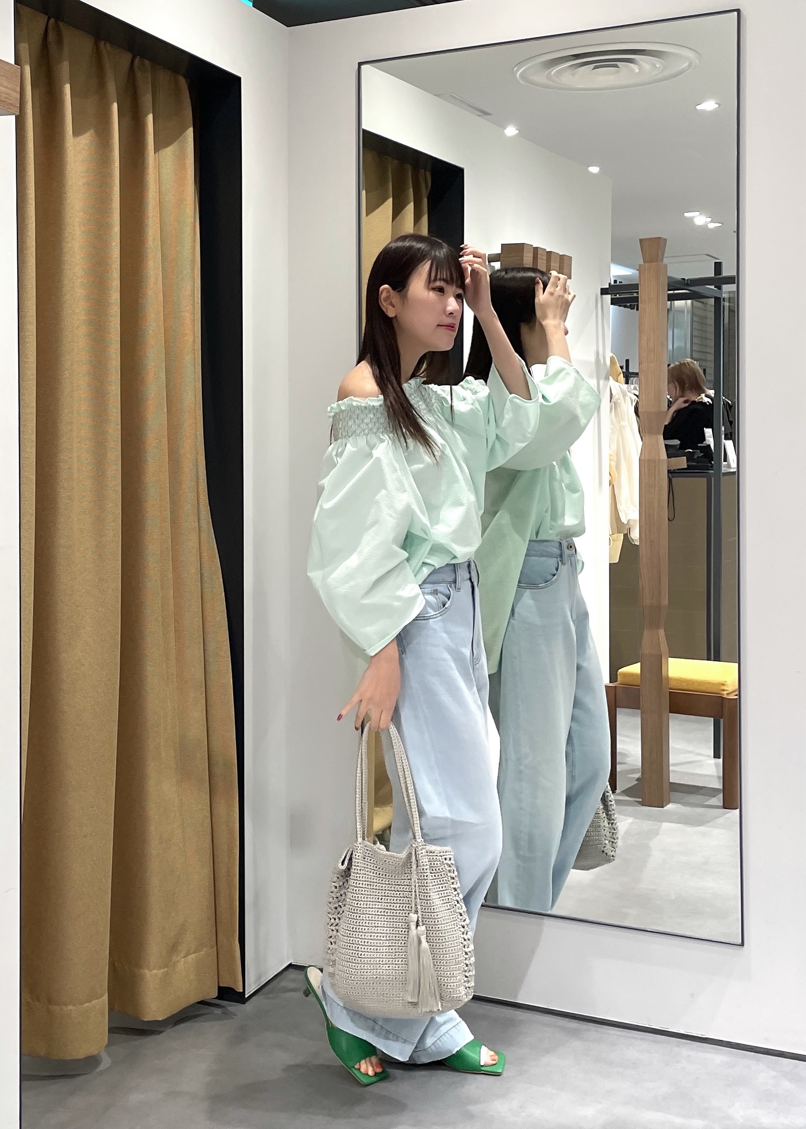 Renoさんの「INDIVI｜サッカーオフショルブラウス【再入荷／2WAY】」を使ったコーディネート