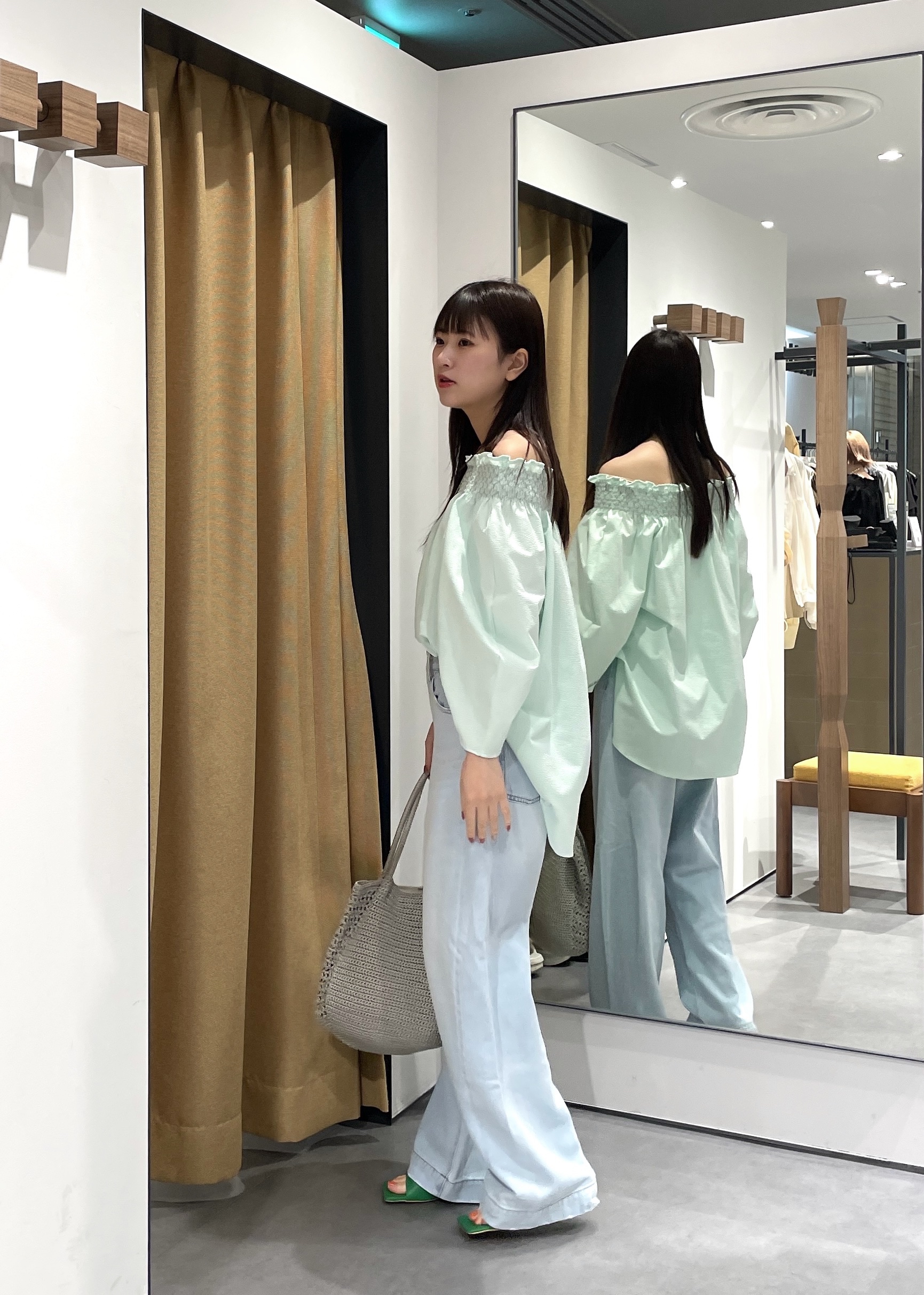 Renoさんの「INDIVI｜サッカーオフショルブラウス【再入荷／2WAY】」を使ったコーディネート