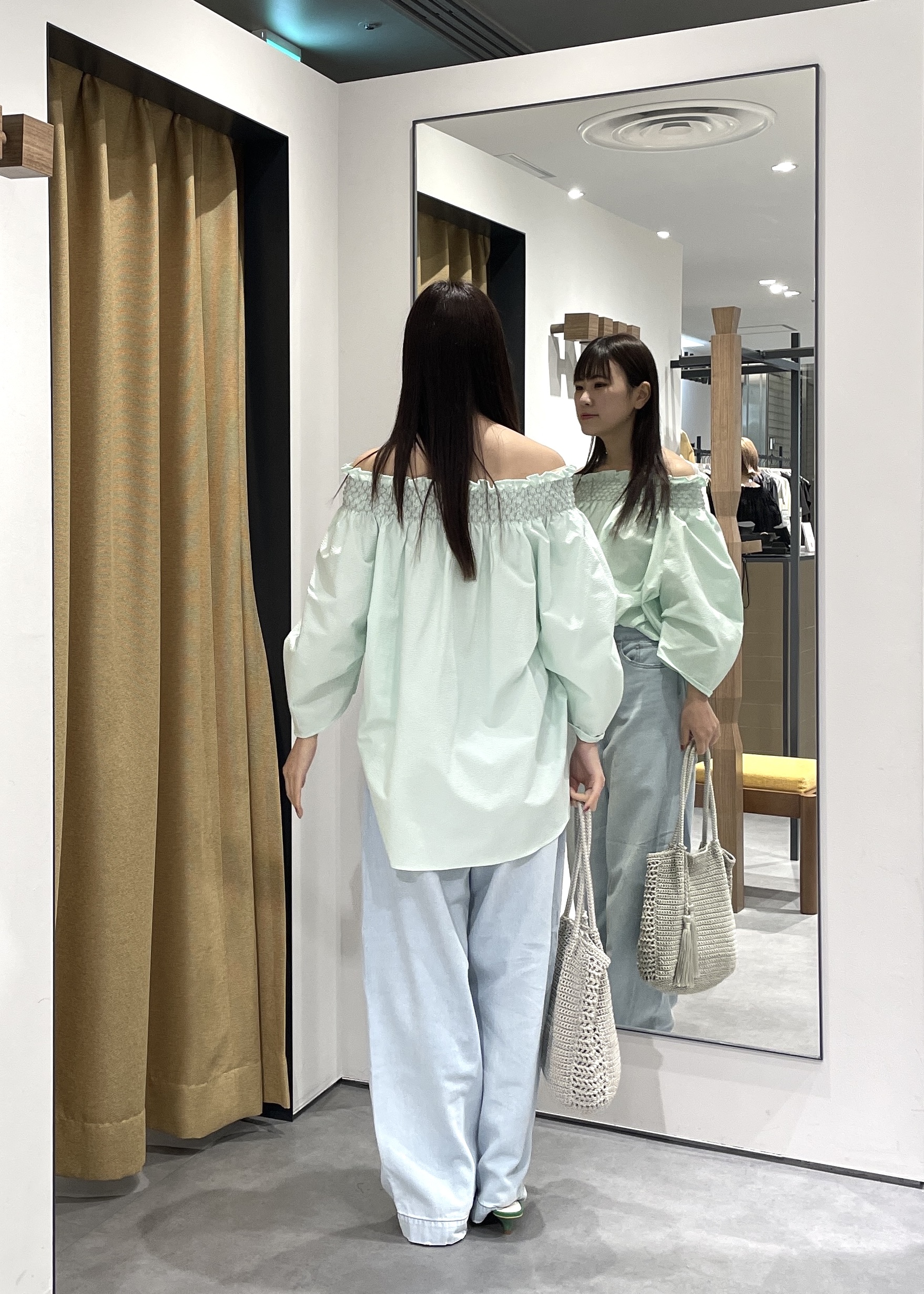 Renoさんの「INDIVI｜サッカーオフショルブラウス【再入荷／2WAY】」を使ったコーディネート
