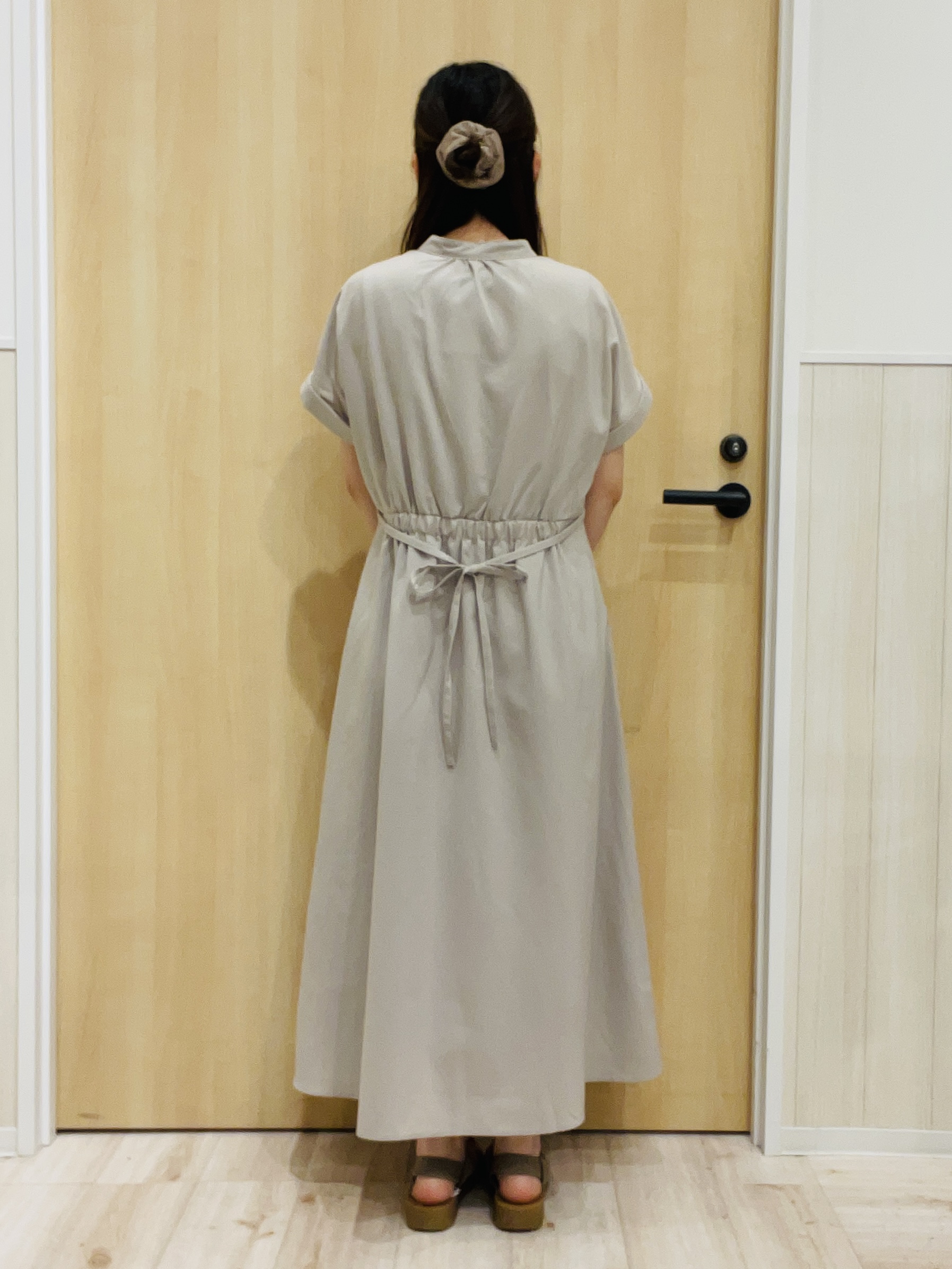 minamiさんの「SHOO･LA･RUE｜【洗濯機可／洗濯後しわになりにくい】ウエストタックフレンチワンピース」を使ったコーディネート