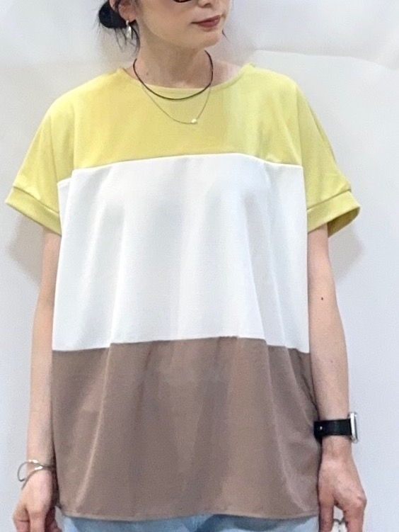 𝐇𝐢𝐫𝐨𝐦𝐢さんの「SHOO･LA･RUE｜【S-LL/洗濯機可/体型カバー】インせず着られる 異素材ブロッキング ドルマンＴシャツ」を使ったコーディネート