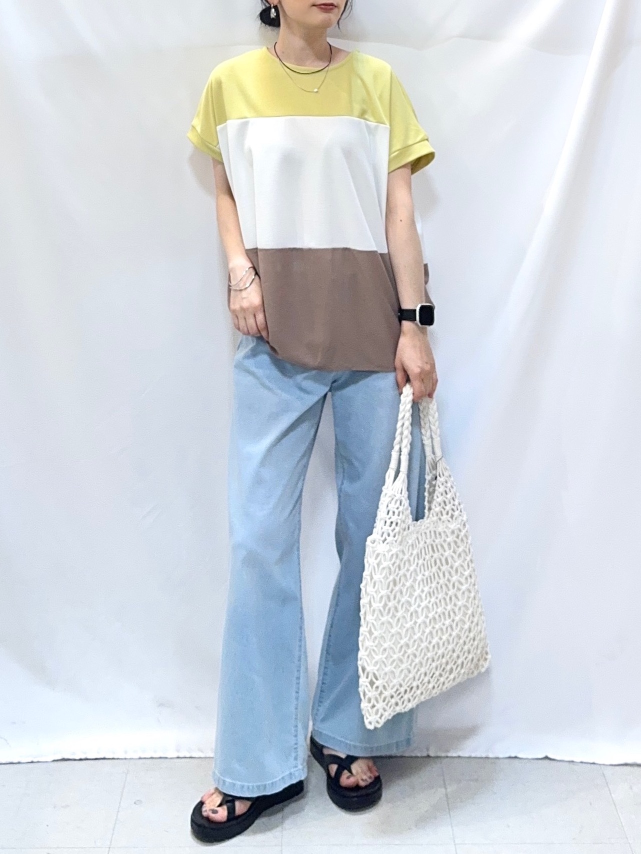 𝐇𝐢𝐫𝐨𝐦𝐢さんの「SHOO･LA･RUE｜【S-LL/洗濯機可/体型カバー】インせず着られる 異素材ブロッキング ドルマンＴシャツ」を使ったコーディネート
