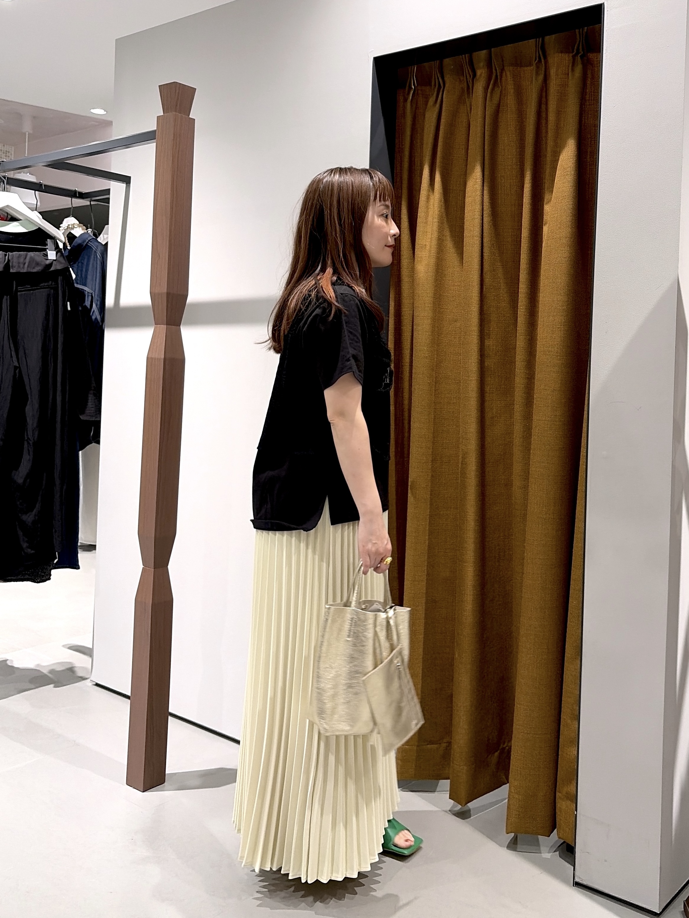 よねさんの「INDIVI｜レースビスチェ」を使ったコーディネート
