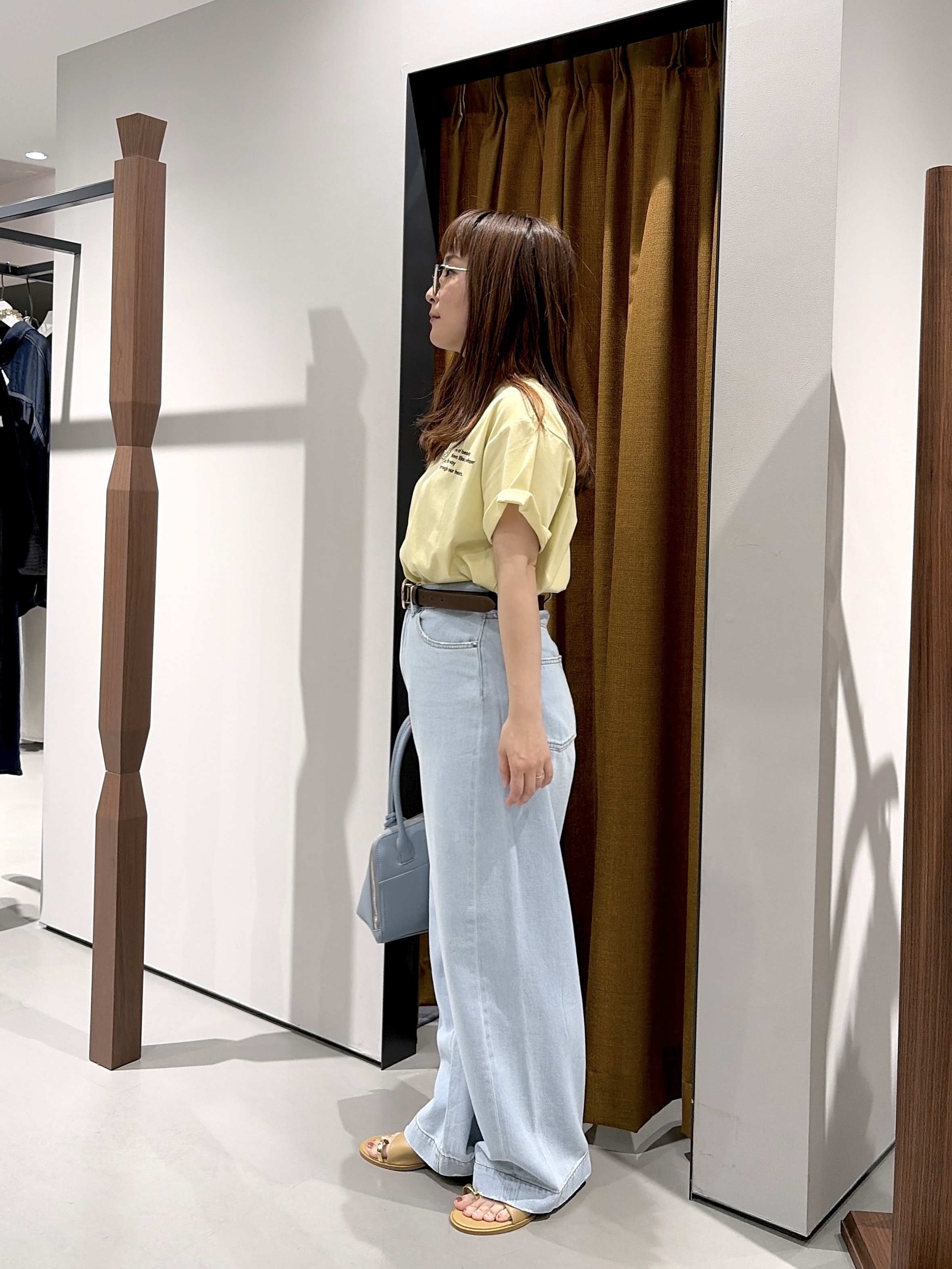 よねさんの「INDIVI｜クルーネック刺繍Tシャツ」を使ったコーディネート