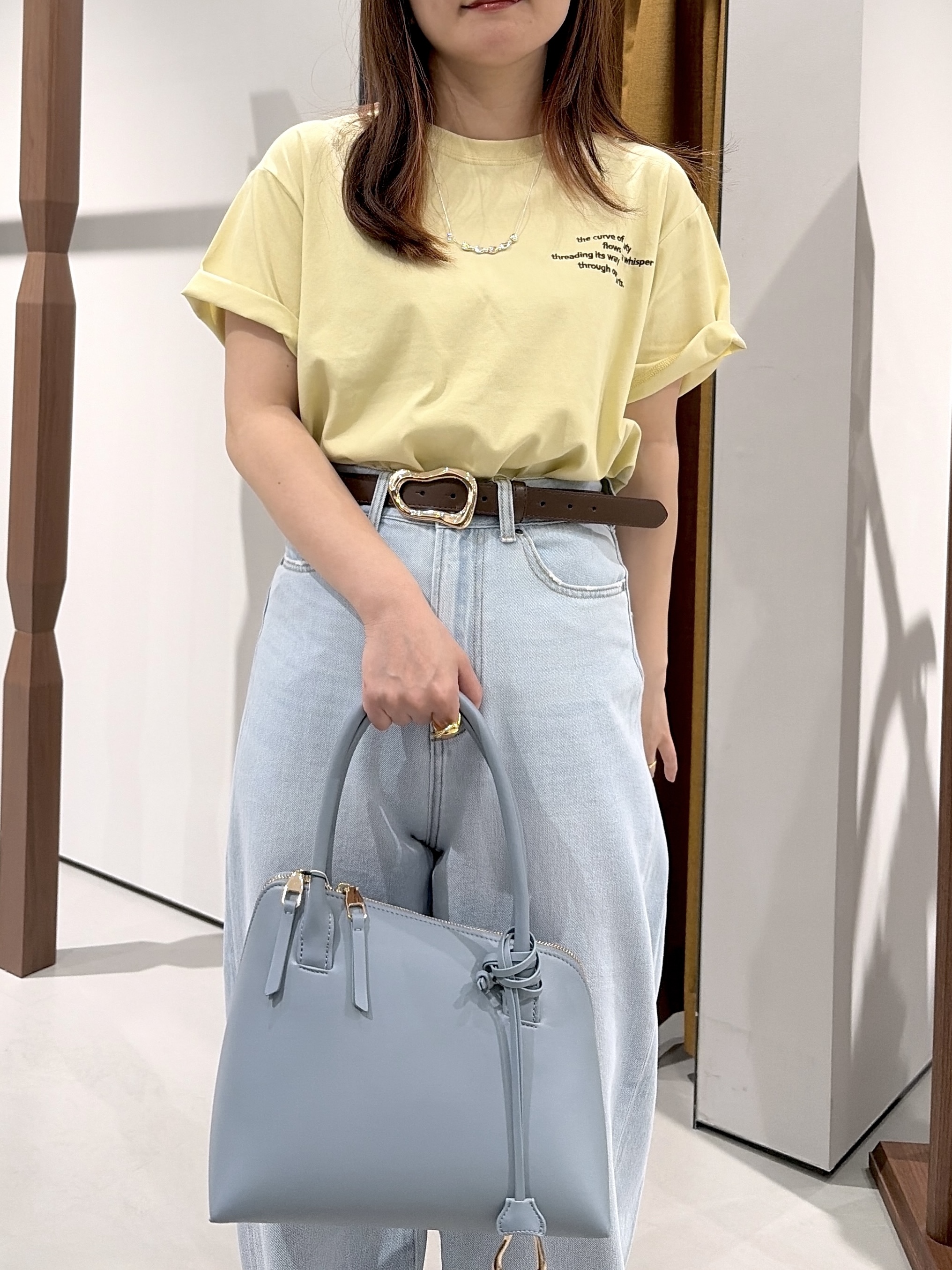 よねさんの「INDIVI｜クルーネック刺繍Tシャツ」を使ったコーディネート