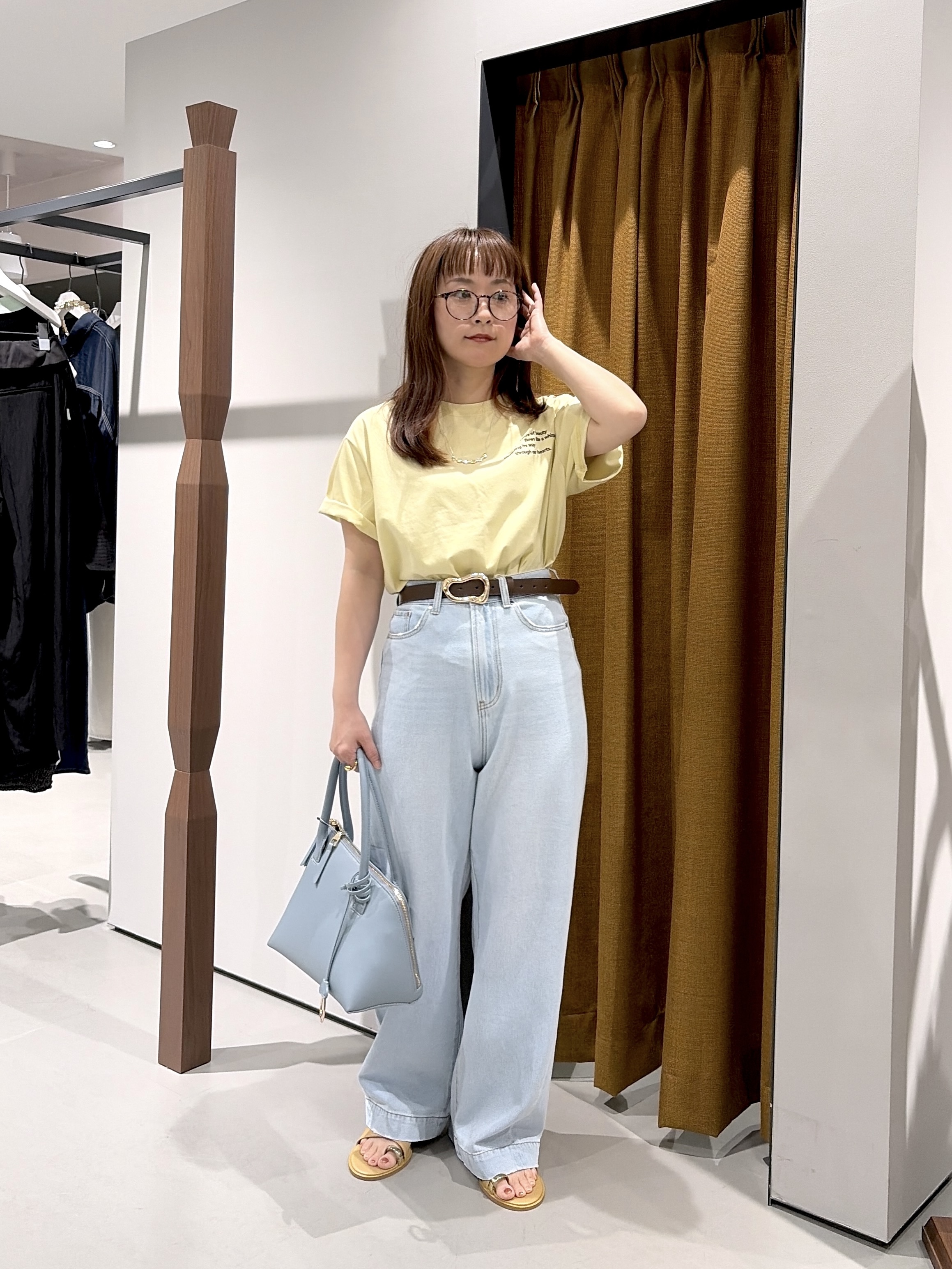 よねさんの「INDIVI｜クルーネック刺繍Tシャツ」を使ったコーディネート