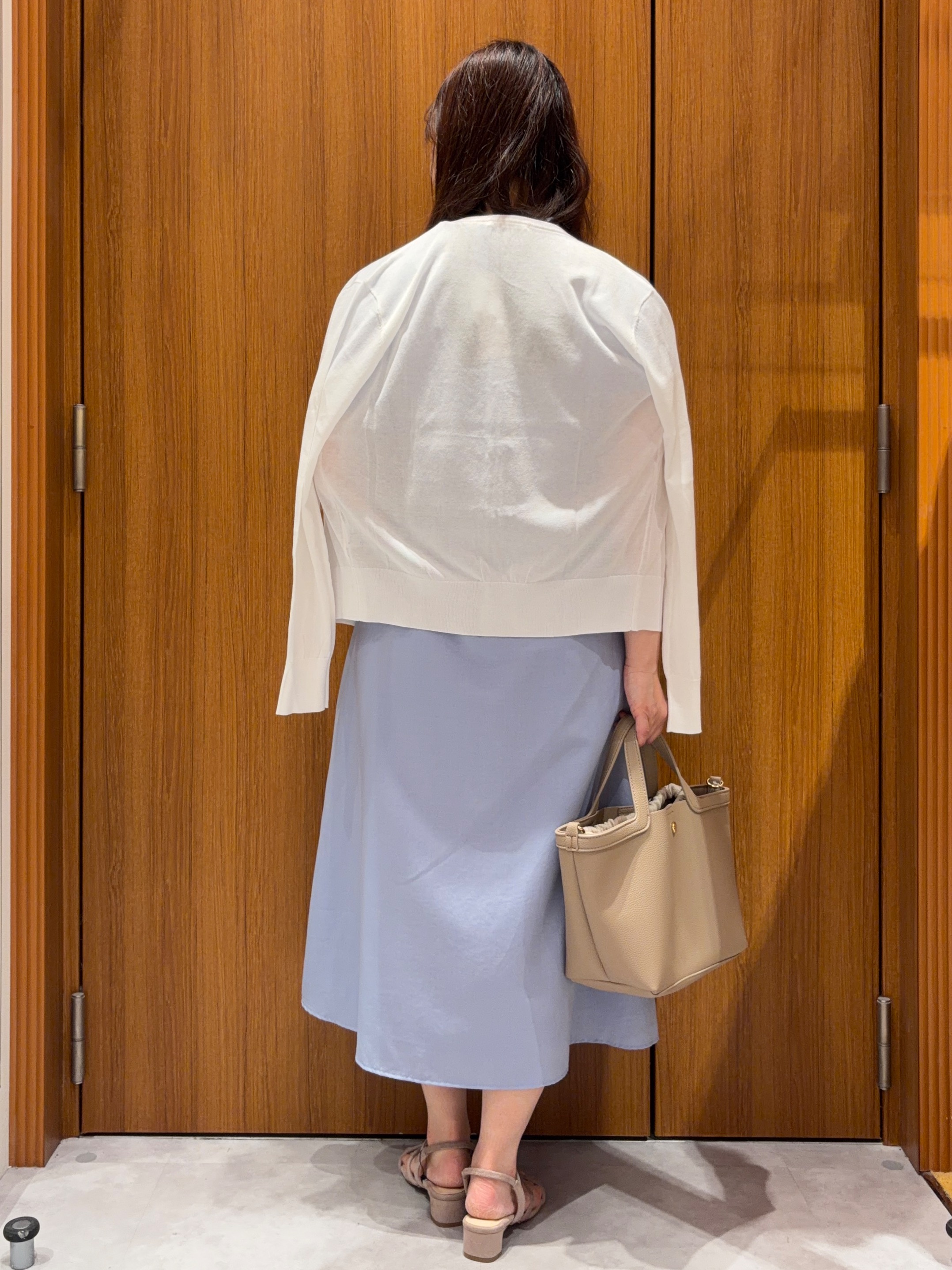 アスカさんの「index｜【接触冷感】ビジューボタンカーディガン《抗ピリング／洗濯機OK》」を使ったコーディネート