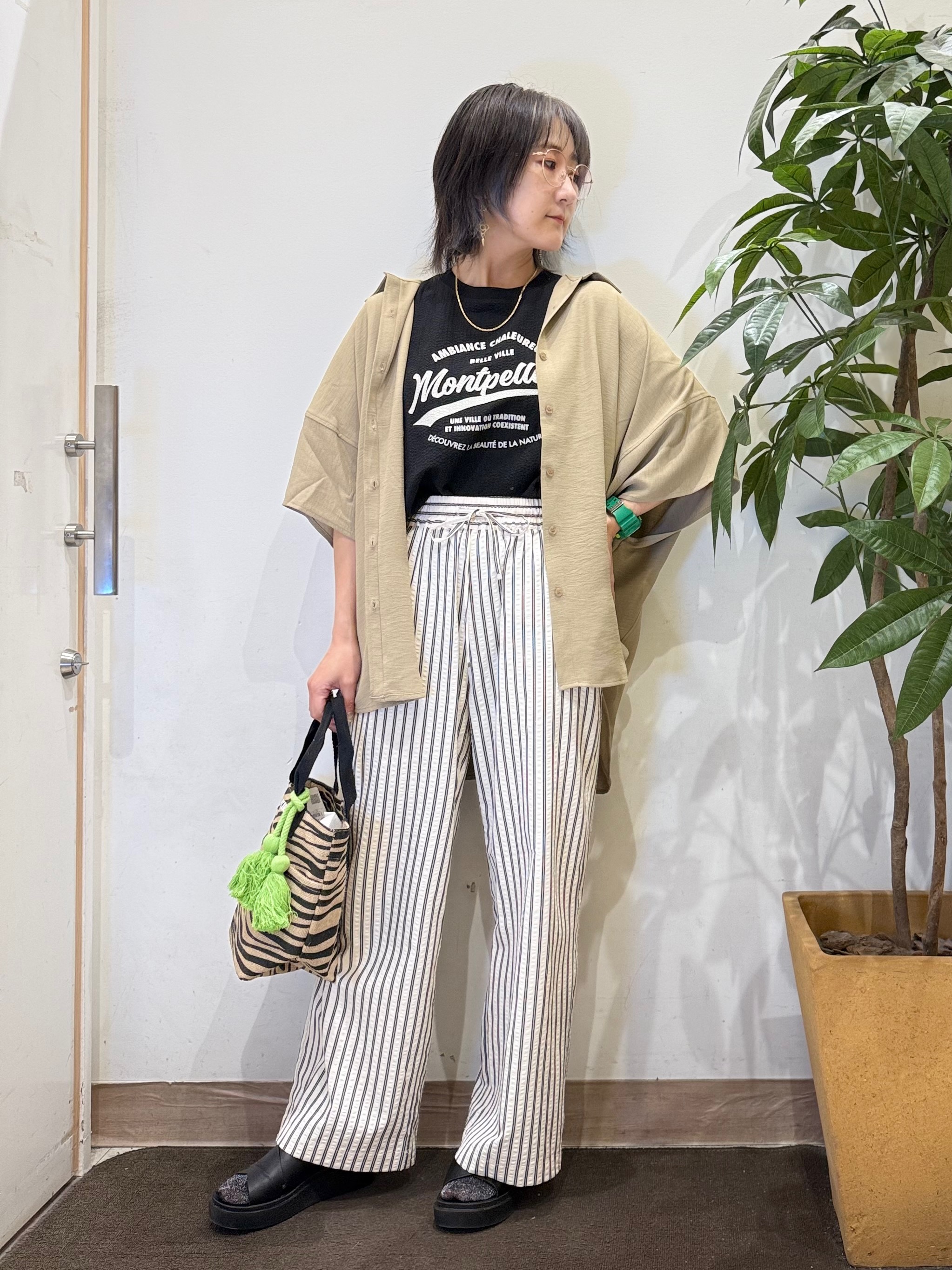 misakiさんの「SHOO･LA･RUE｜【高レビュー/洗濯後しわになりにくい/体型カバー】きちんとゆるっと 大人の抜け感 ポンチョ風カラーシ」を使ったコーディネート