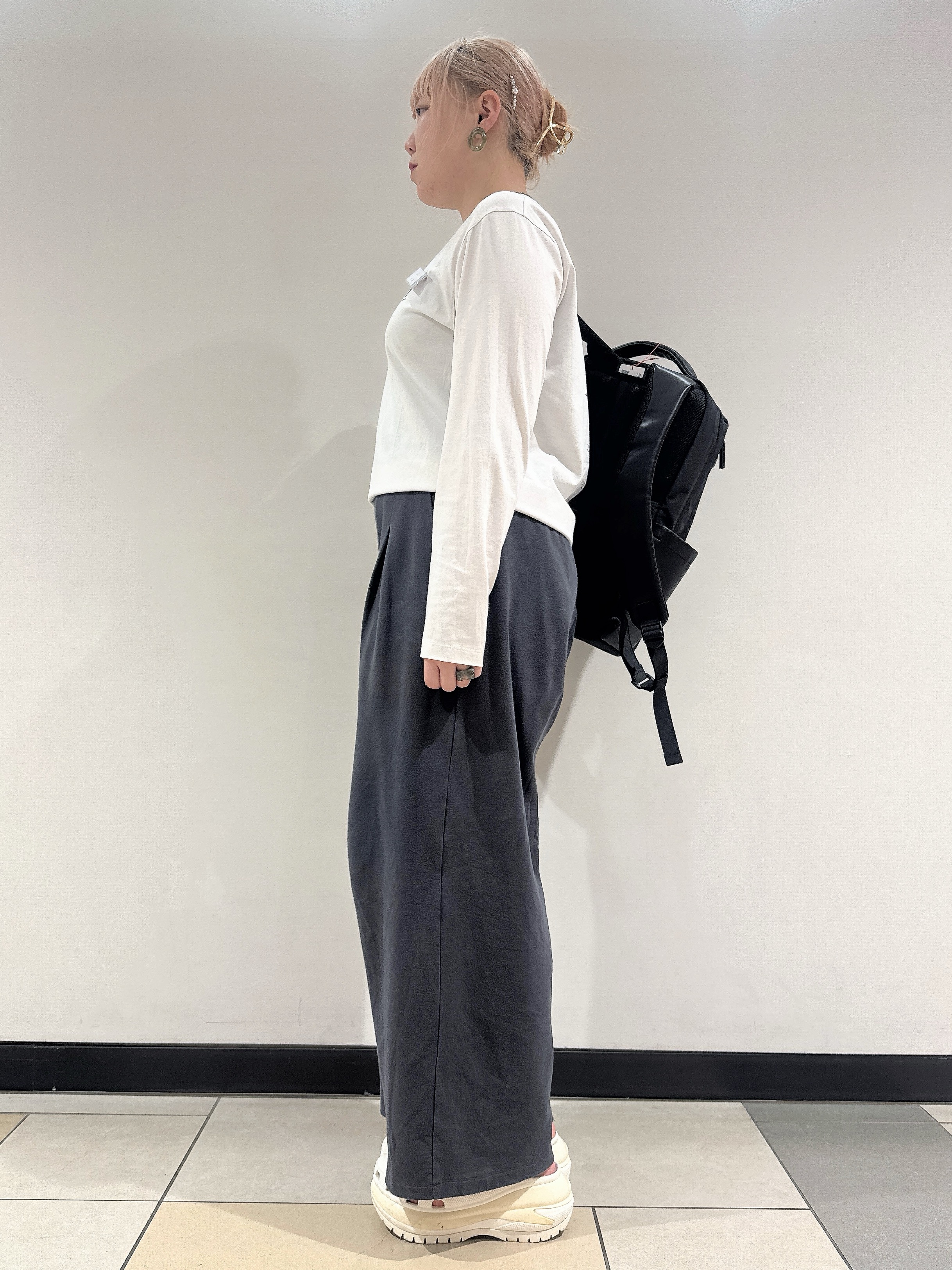 なかもとあきさんの「DRESSTERIOR｜【接触冷感/UVカット/抗菌防臭/しわ防止】クールデオドラント ロングTシャツ」を使ったコーディネート