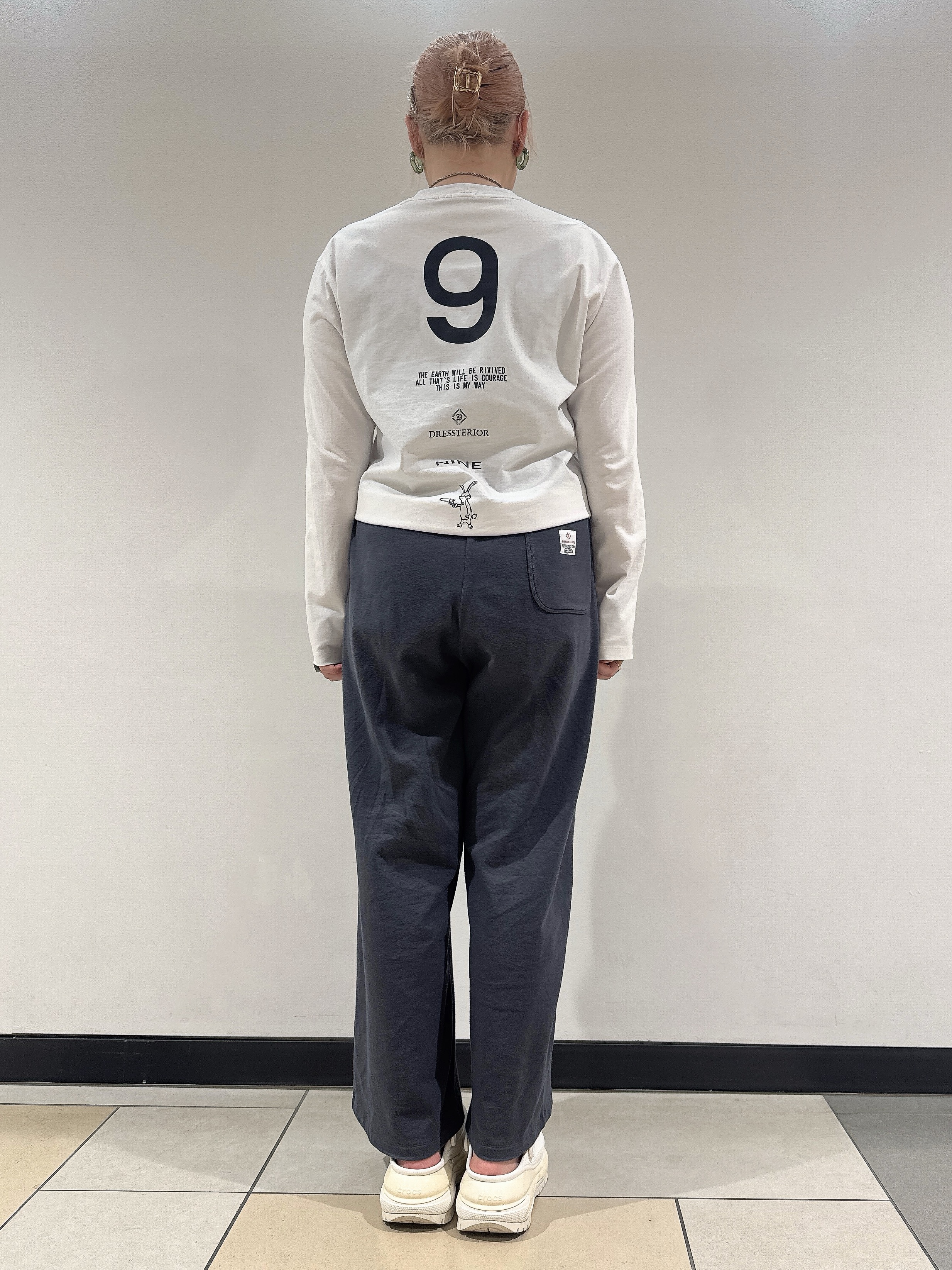 なかもとあきさんの「DRESSTERIOR｜【接触冷感/UVカット/抗菌防臭/しわ防止】クールデオドラント ロングTシャツ」を使ったコーディネート