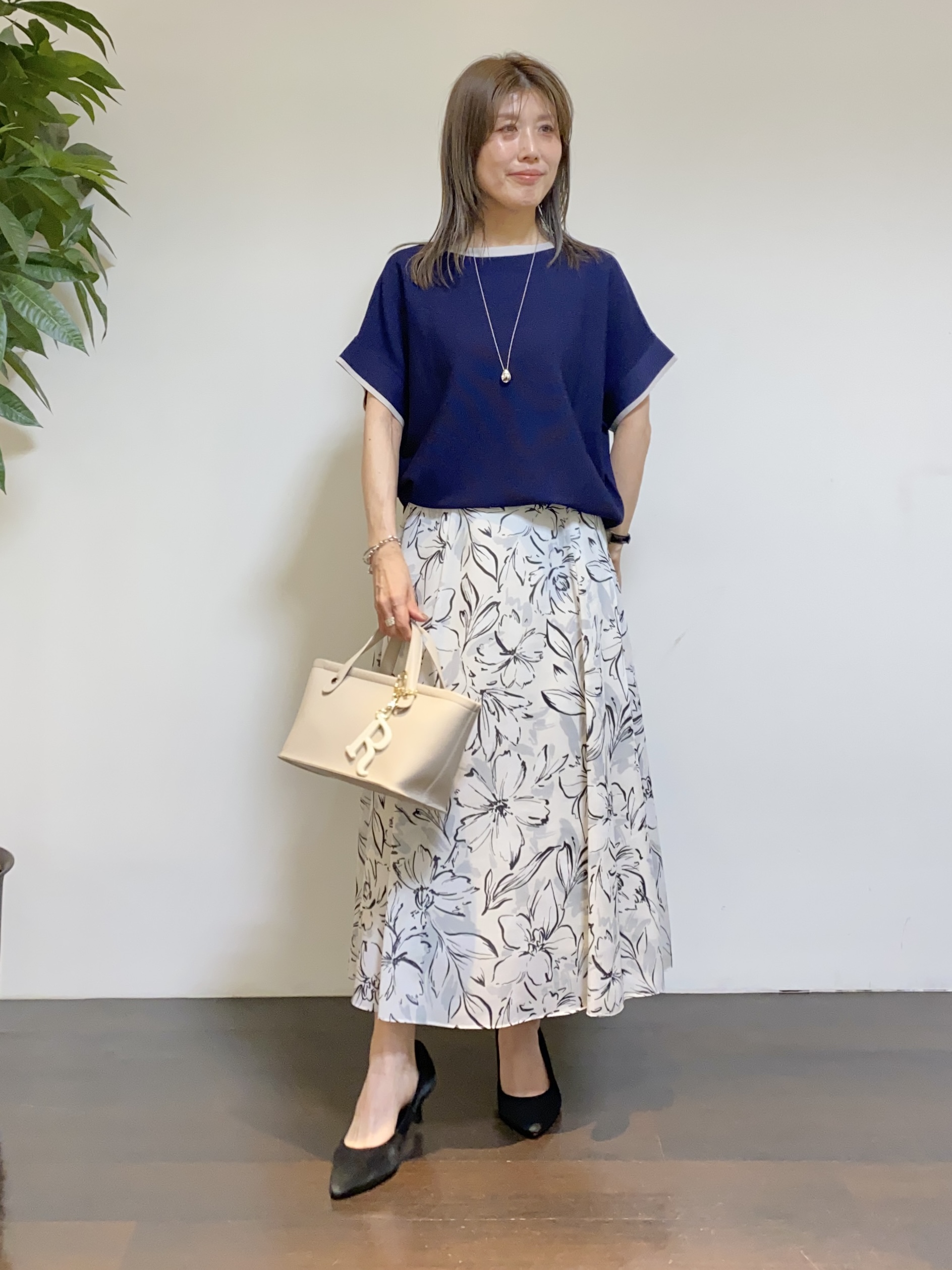 tomoさんの「UNTITLED｜【11色展開/体型カバー】前後2WAYフレンチスリーブニット」を使ったコーディネート