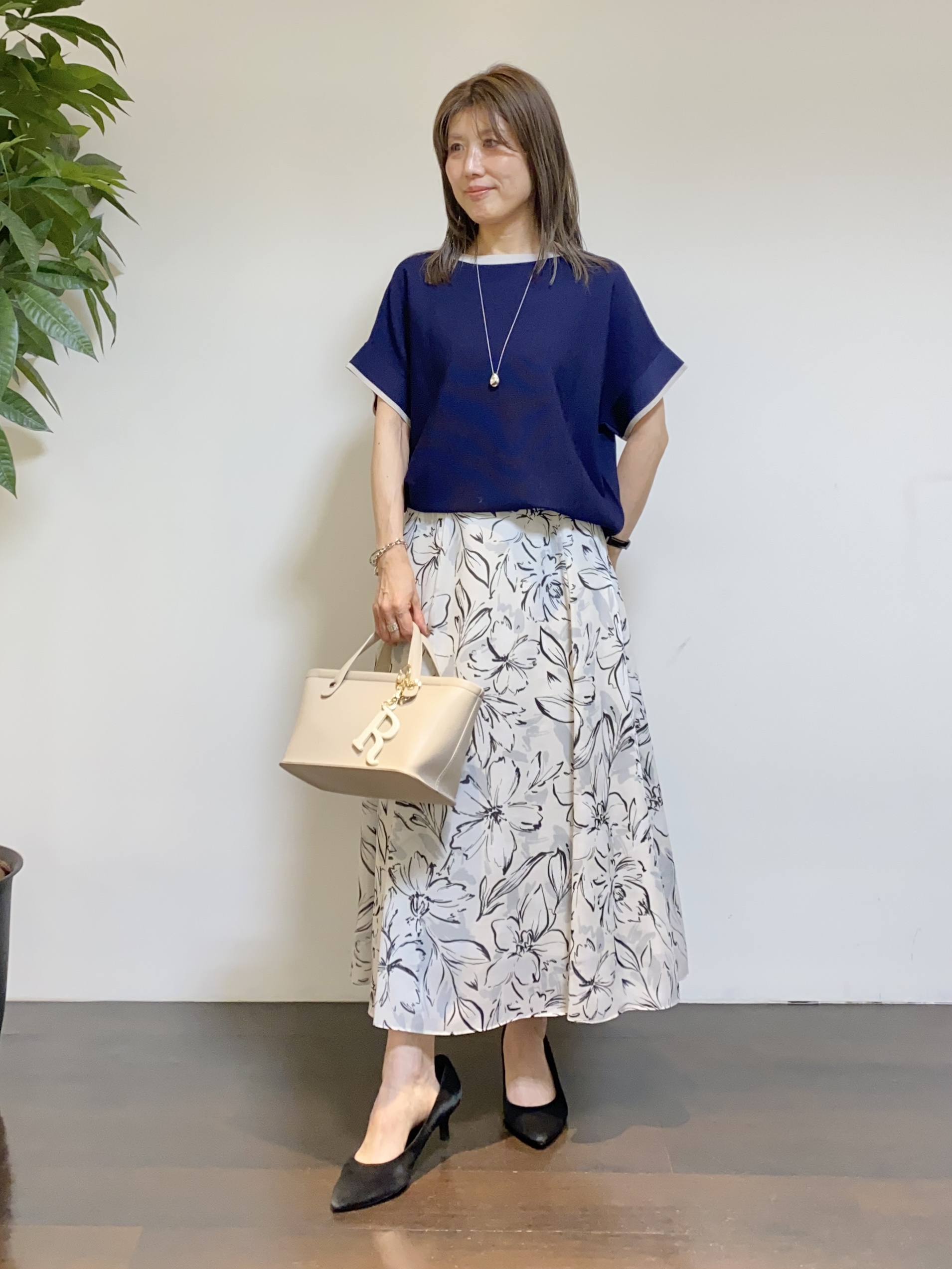 tomoさんの「UNTITLED｜【11色展開/体型カバー】前後2WAYフレンチスリーブニット」を使ったコーディネート