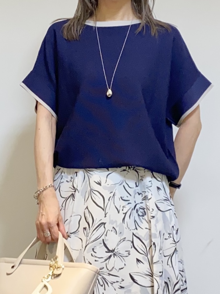 tomoさんの「UNTITLED｜【11色展開/体型カバー】前後2WAYフレンチスリーブニット」を使ったコーディネート