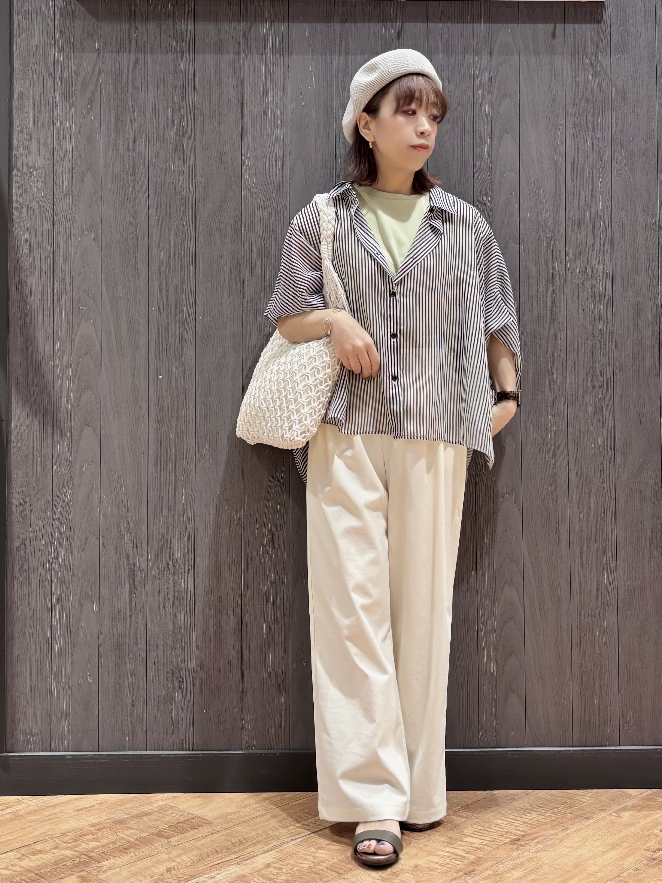 meiさんの「SHOO･LA･RUE｜【洗濯機可/体型カバー】羽織るだけで雰囲気変わる 柄アソート ポンチョ風シアーシャツ」を使ったコーディネート