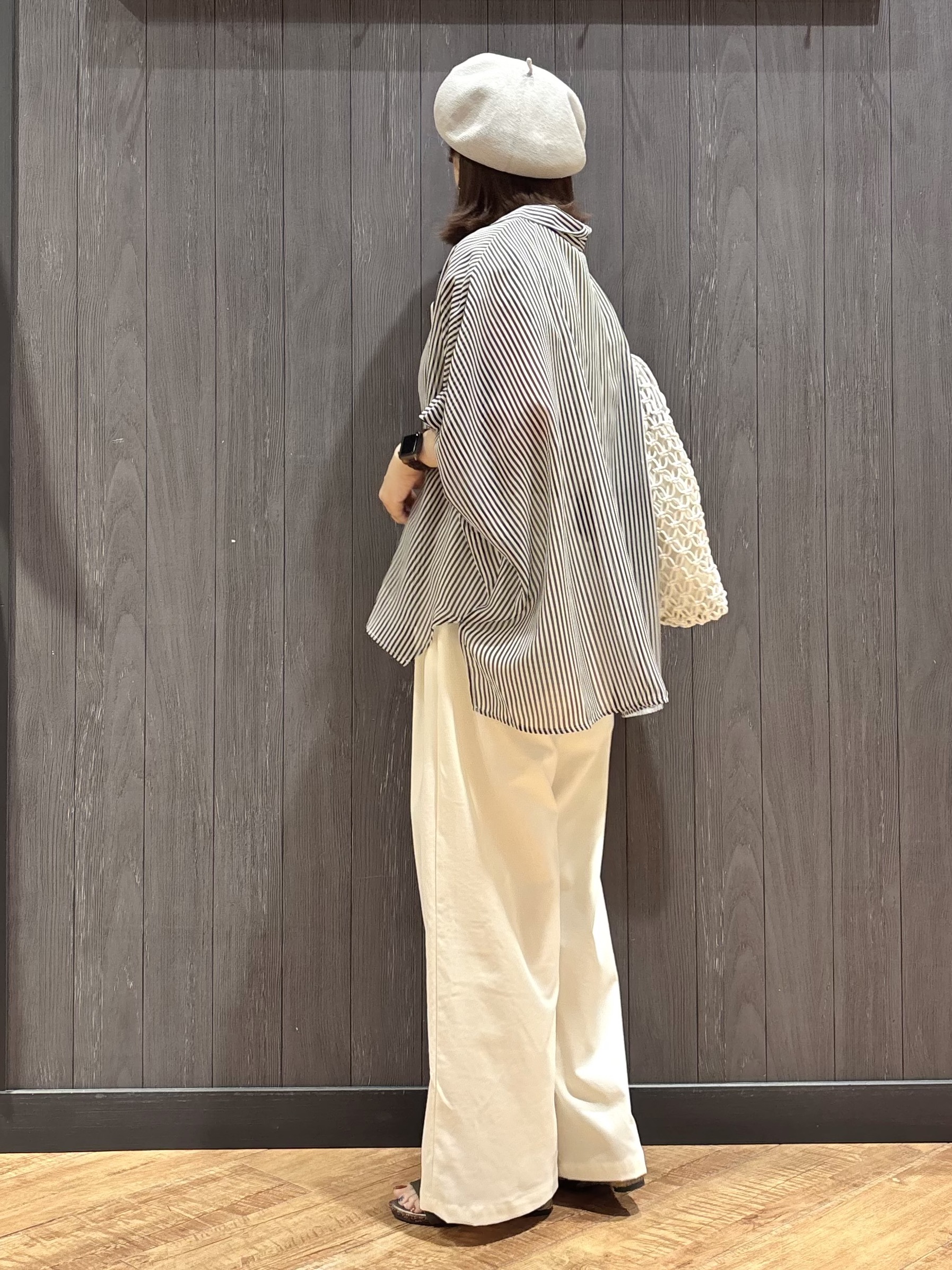 meiさんの「SHOO･LA･RUE｜【洗濯機可/体型カバー】羽織るだけで雰囲気変わる 柄アソート ポンチョ風シアーシャツ」を使ったコーディネート