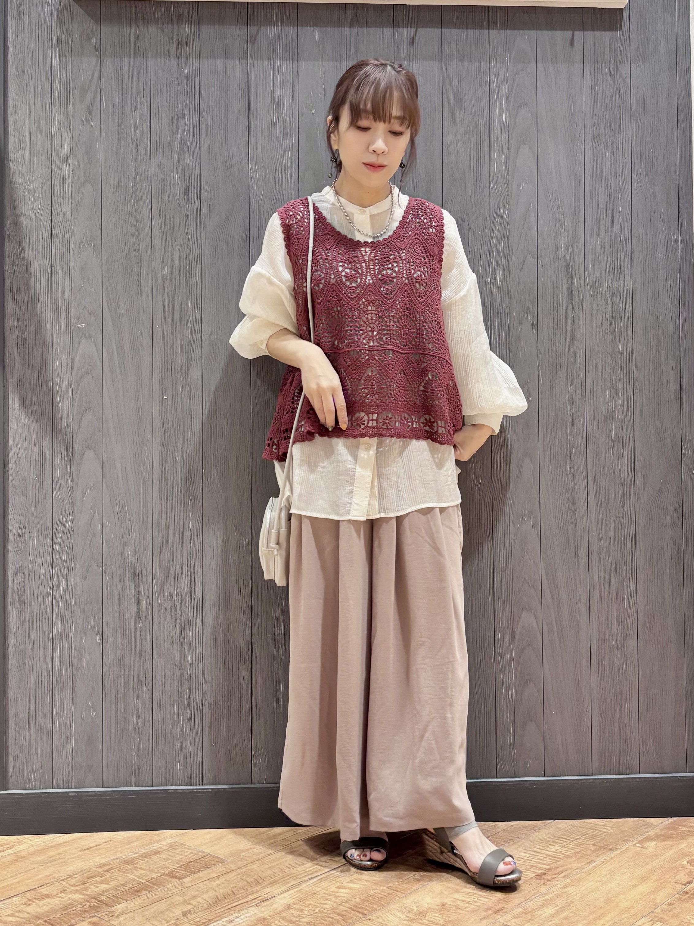 meiさんの「SHOO･LA･RUE｜【S-LL】大人のシアー感 風合い楽しむバンドカラーシャツ」を使ったコーディネート