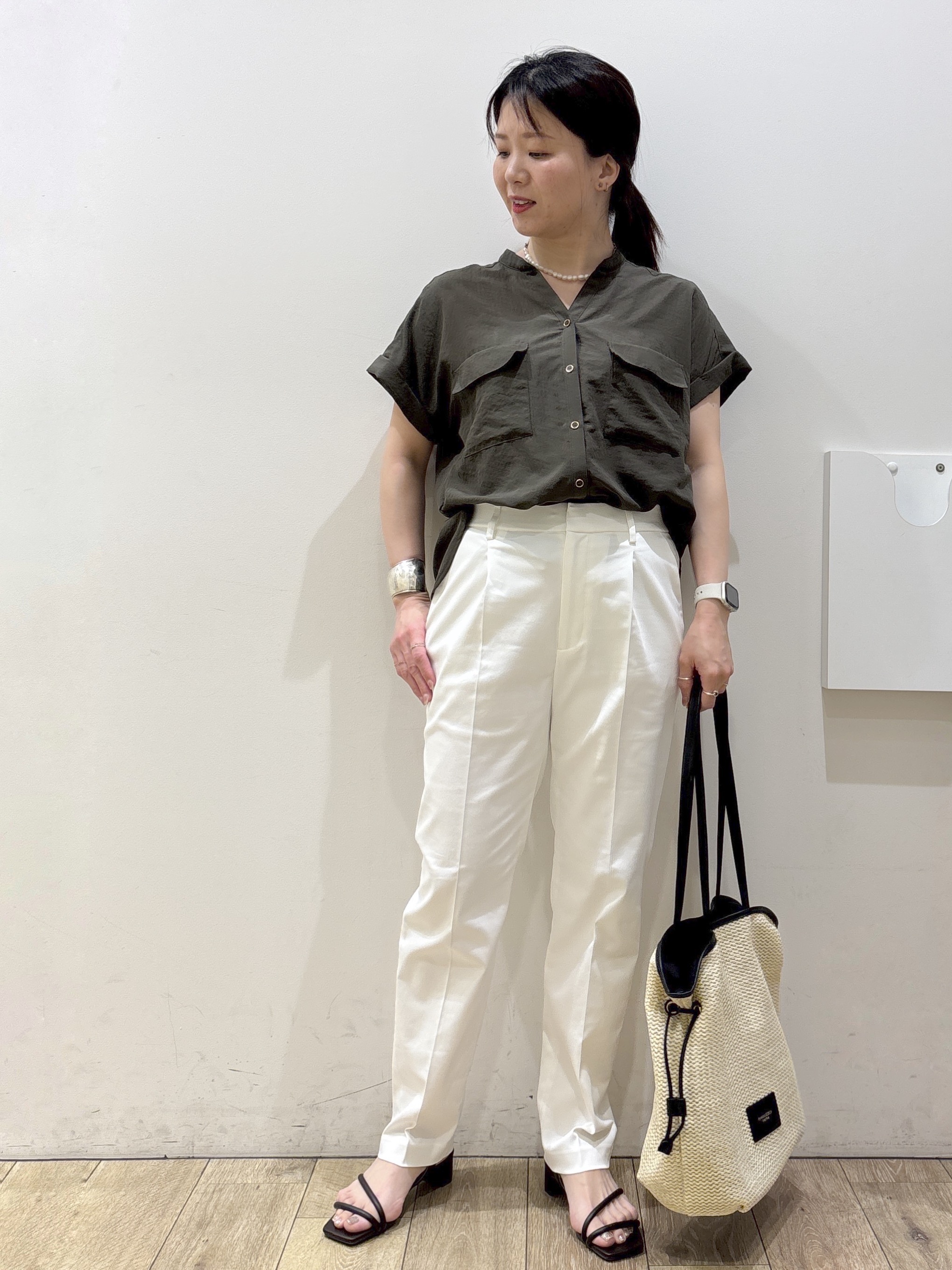 mameさんの「index｜【接触冷感】ダブルポケットスキッパーブラウス《吸水速乾／防シワ／洗濯機OK／S～3L／7col》」を使ったコーディネート