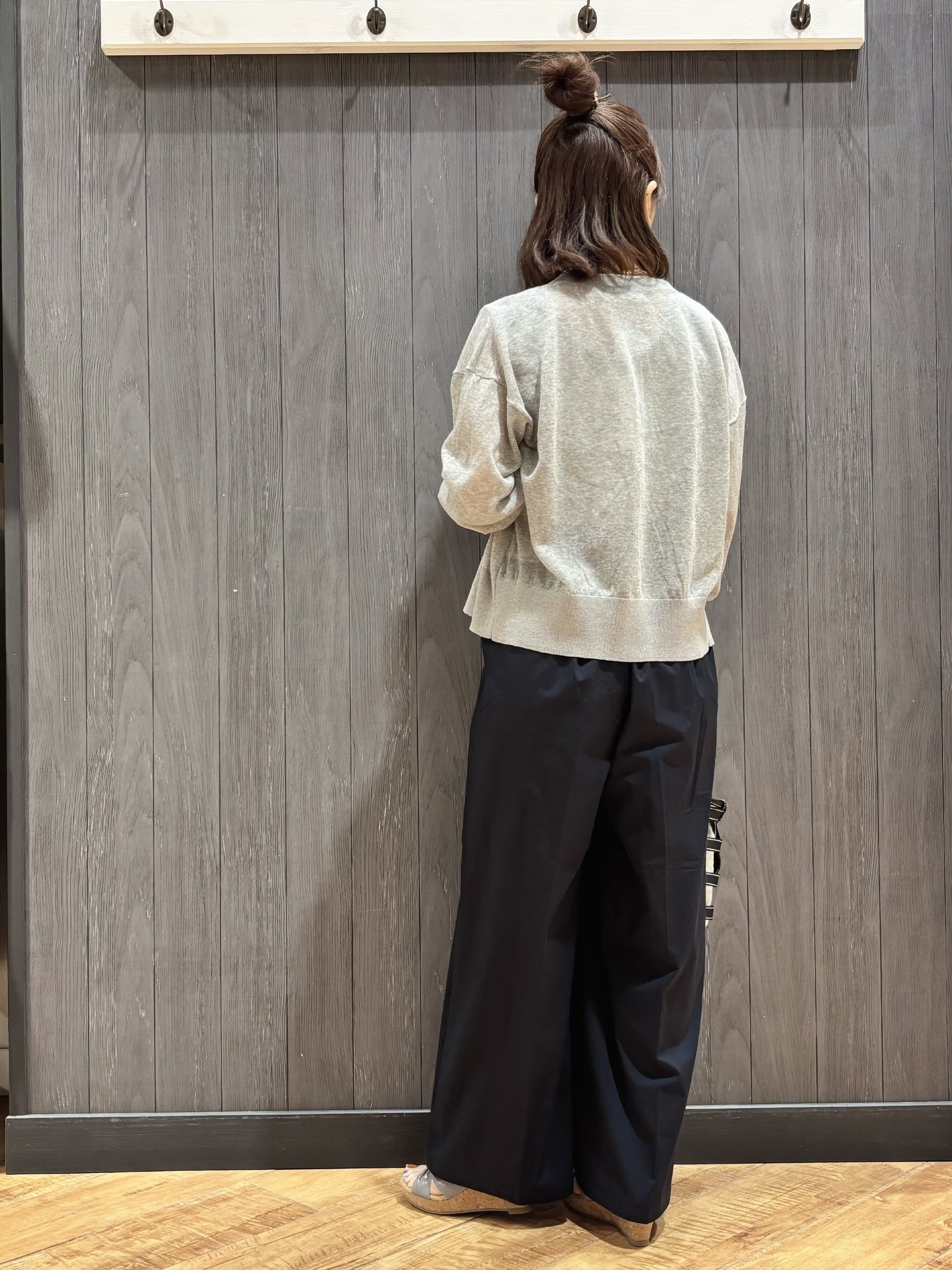 meiさんの「SHOO･LA･RUE｜【S-LL/洗濯機可】冷房、日焼け対策に 配色シアーカーディガン」を使ったコーディネート