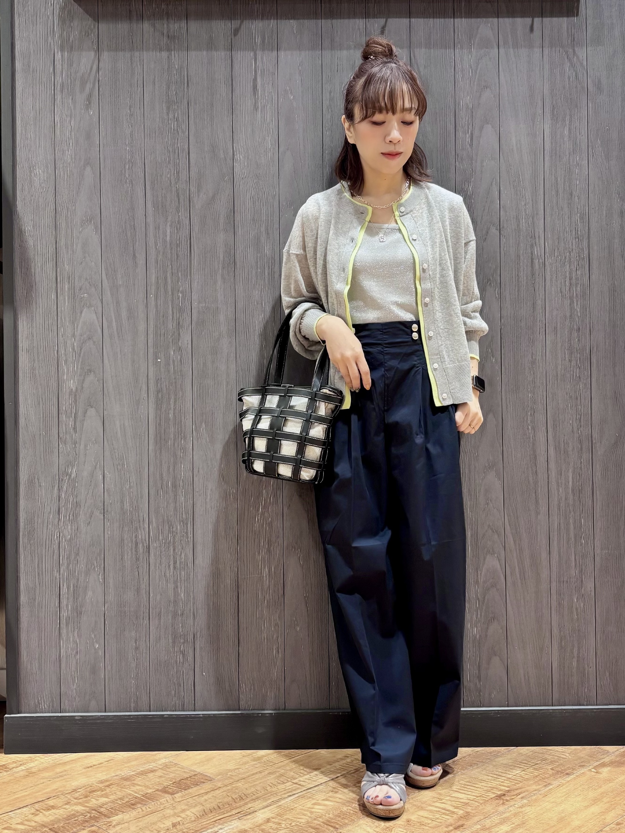 meiさんの「SHOO･LA･RUE｜【S-LL/洗濯機可】冷房、日焼け対策に 配色シアーカーディガン」を使ったコーディネート