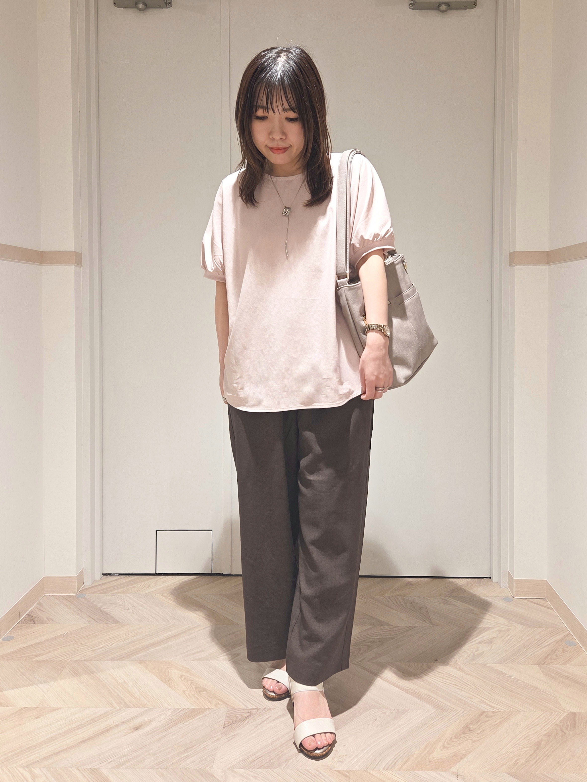 TSUCHIYAさんの「SHOO･LA･RUE｜【洗濯後しわになりにくい】インせず着られる さらっとタッチのドルマンブラウス」を使ったコーディネート