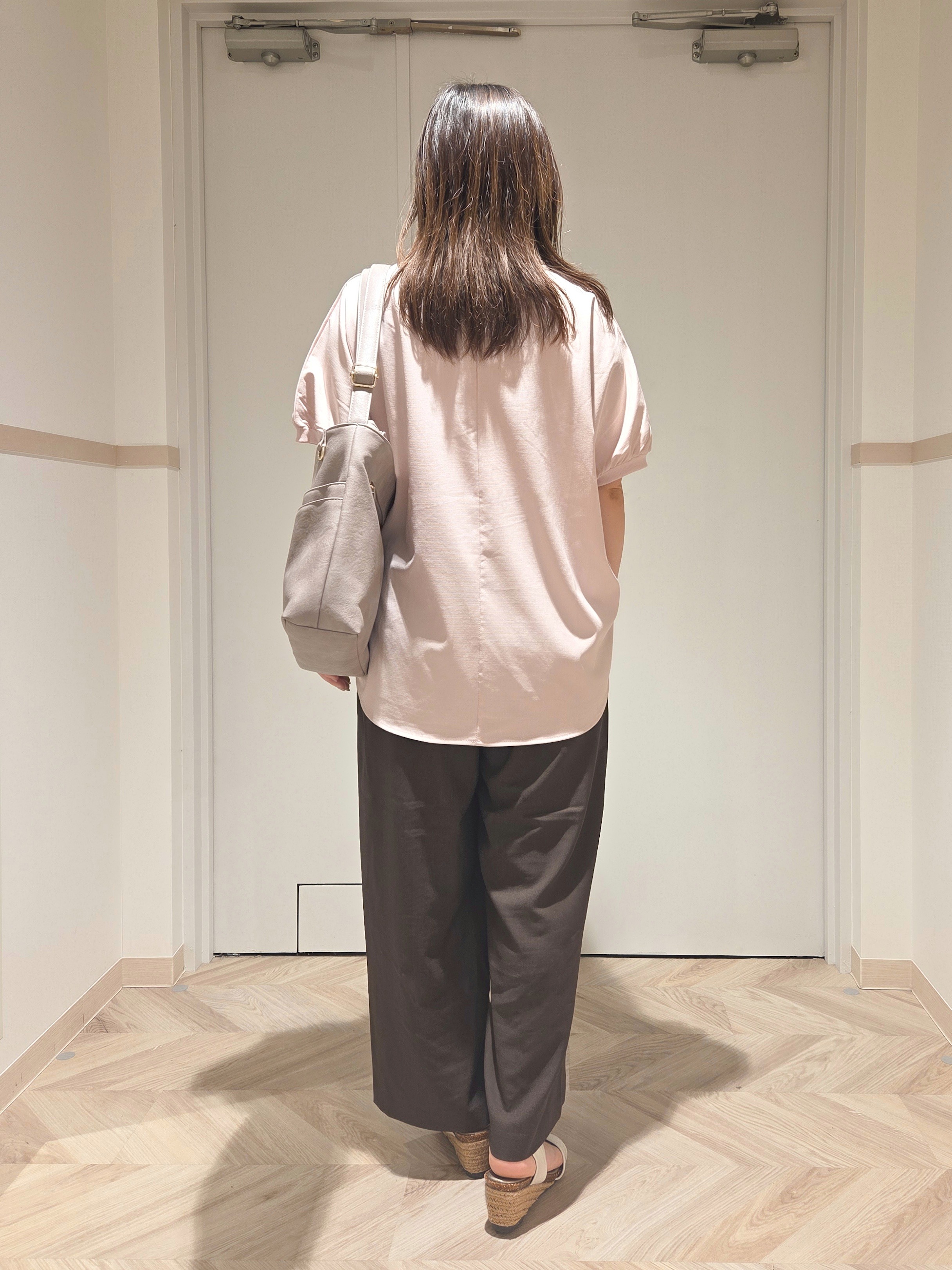 TSUCHIYAさんの「SHOO･LA･RUE｜【洗濯後しわになりにくい】インせず着られる さらっとタッチのドルマンブラウス」を使ったコーディネート
