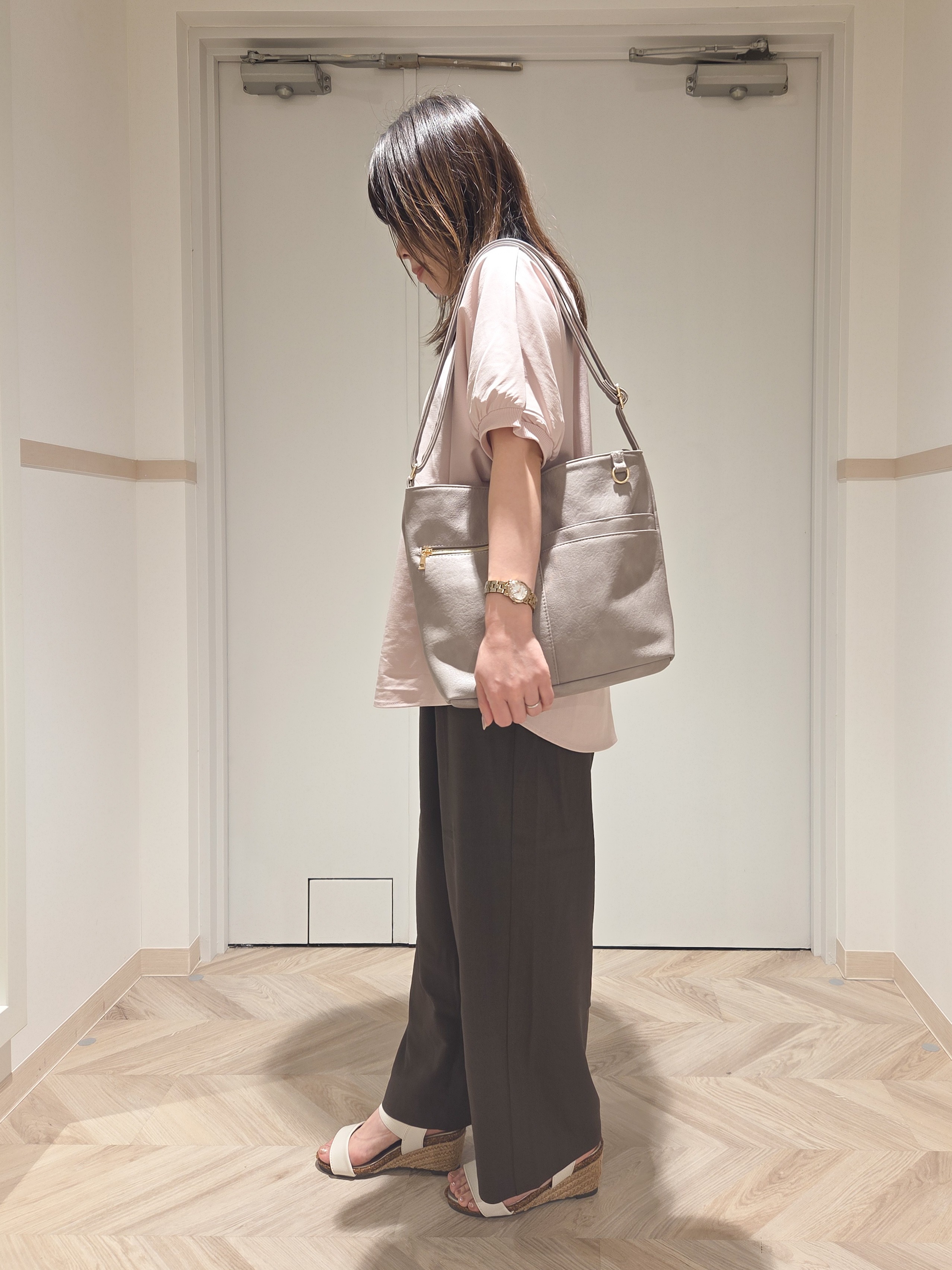 TSUCHIYAさんの「SHOO･LA･RUE｜【洗濯後しわになりにくい】インせず着られる さらっとタッチのドルマンブラウス」を使ったコーディネート